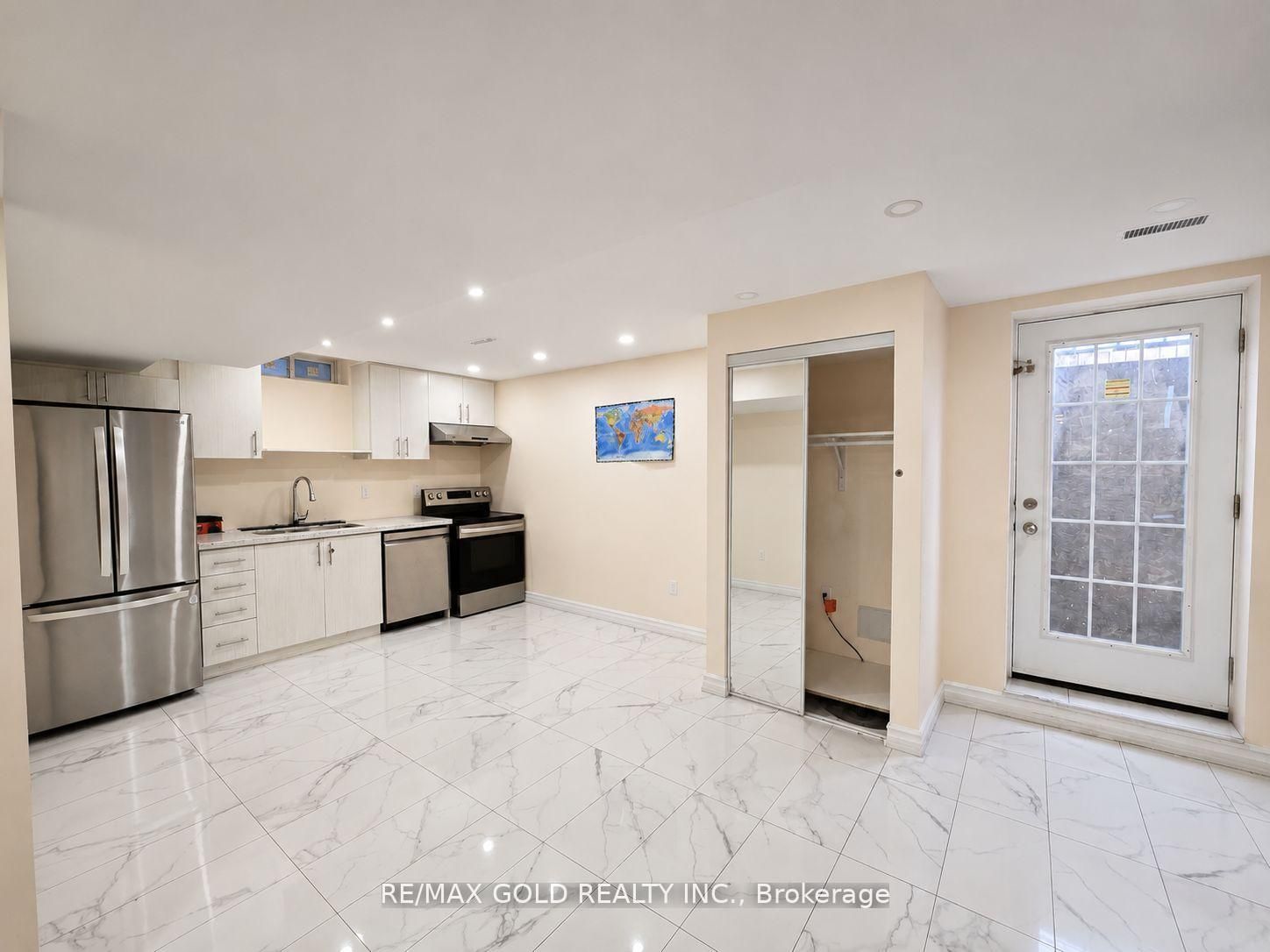 27 Brentwick Drive, Brampton 4