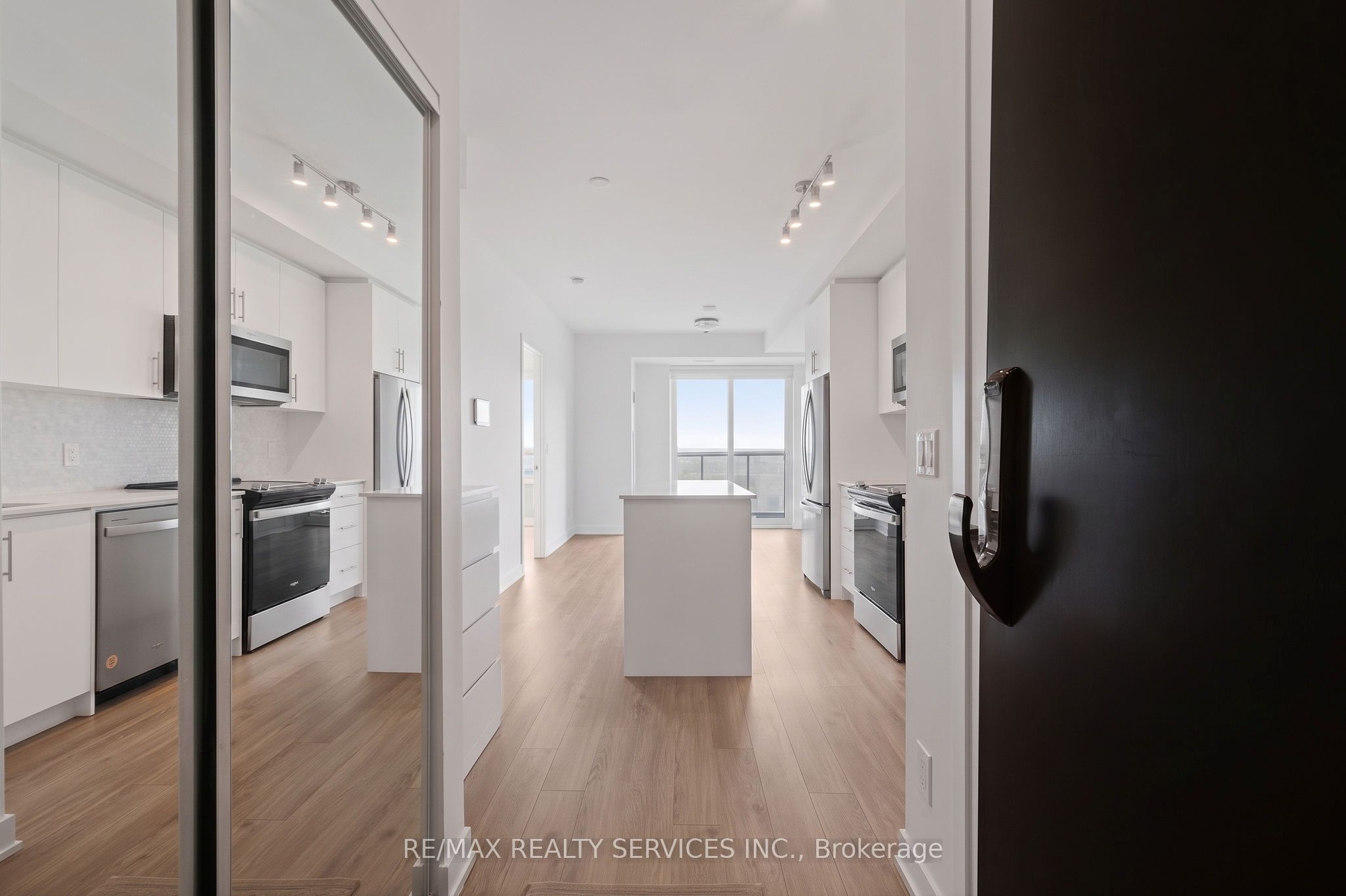 Unit 1304 - 345 Wheat Boom Drive, Oakville 3
