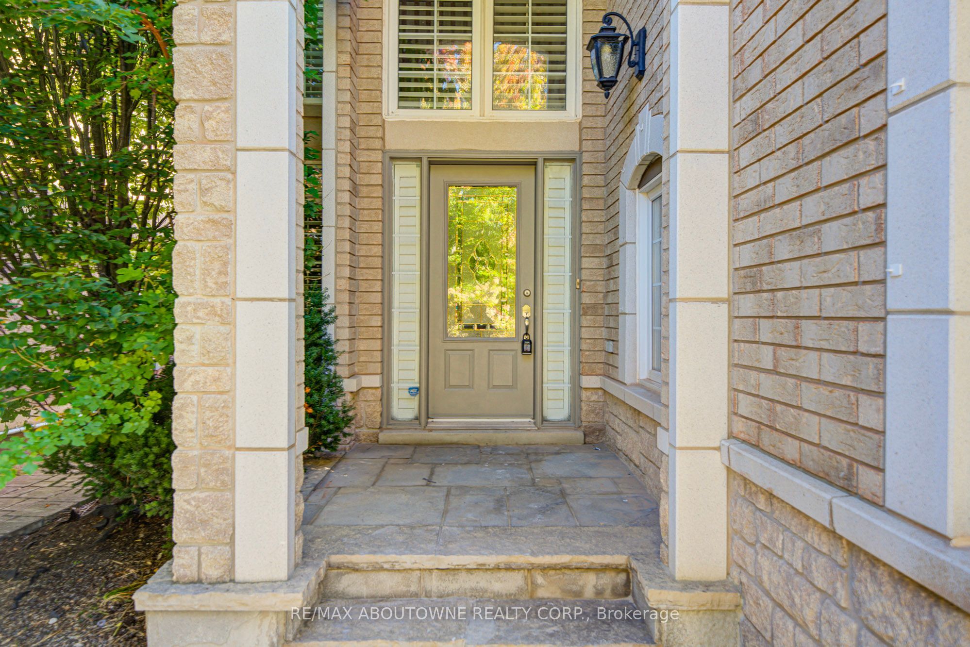 2435 Hertfordshire Way, Oakville 2