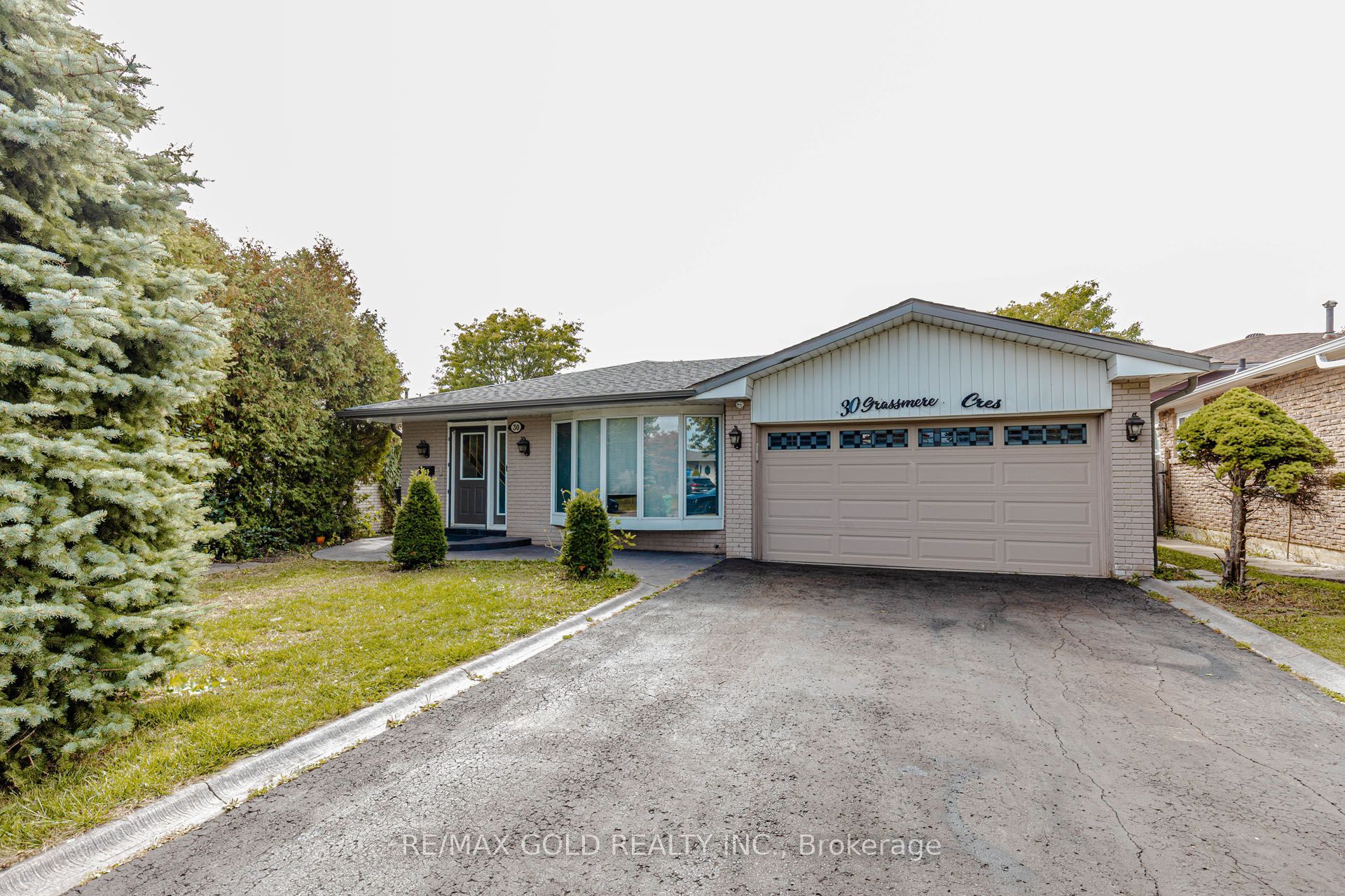 30 Grassmere Crescent, Brampton 2