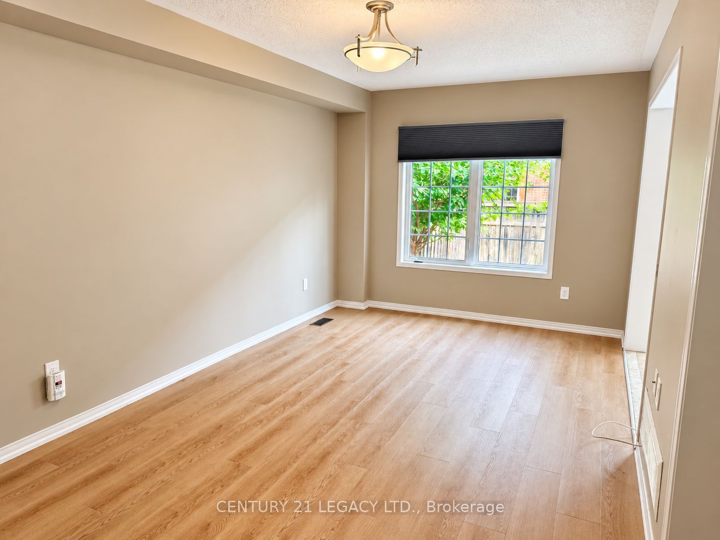 3317 Mikalda Road, Burlington 4
