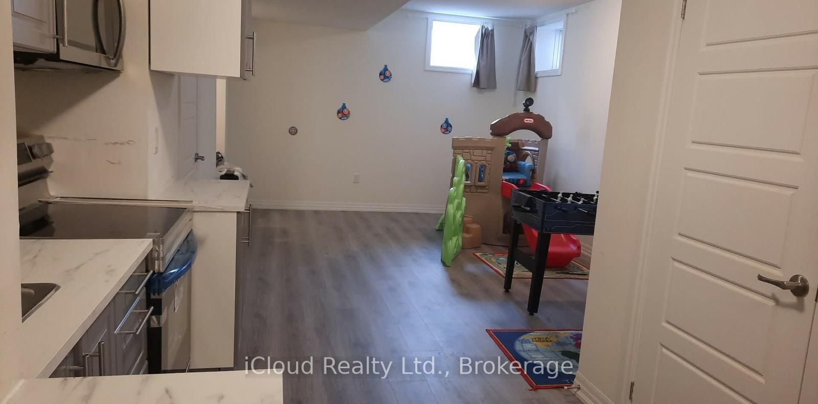 Unit 1 - 141 Marvin Avenue, Oakville 2