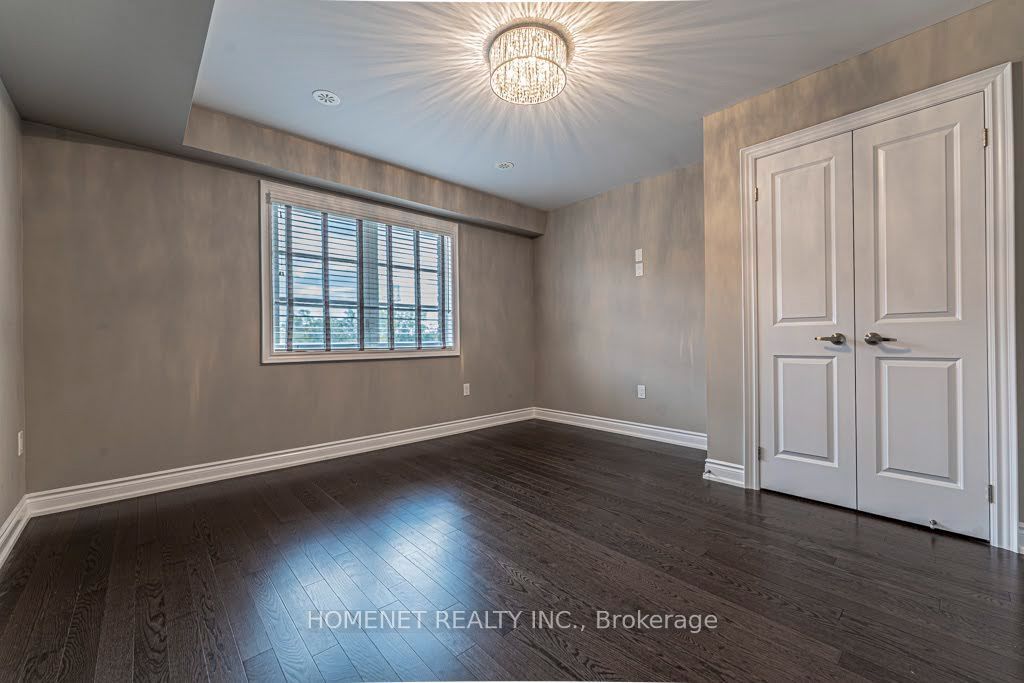 2058 Queensborough Gate, Mississauga 5