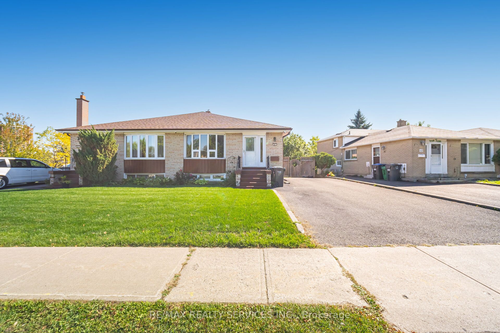 61 Avondale Boulevard, Brampton 4