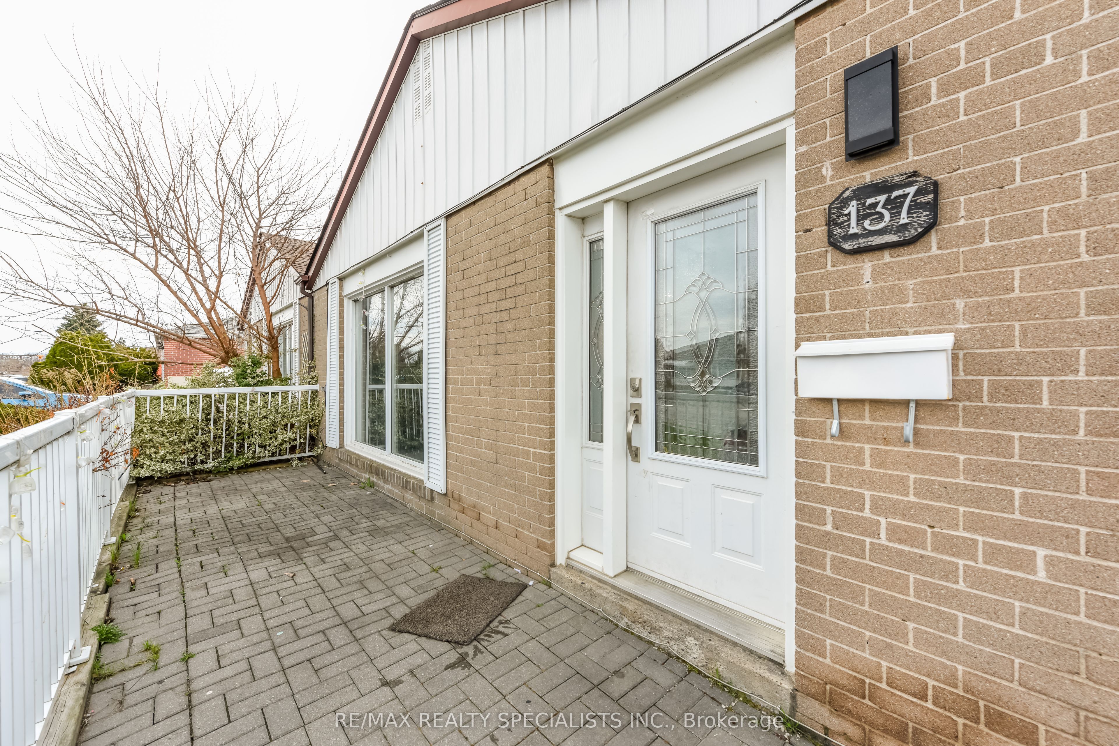 Unit Upper Portion - 137 Avondale Boulevard, Brampton 5