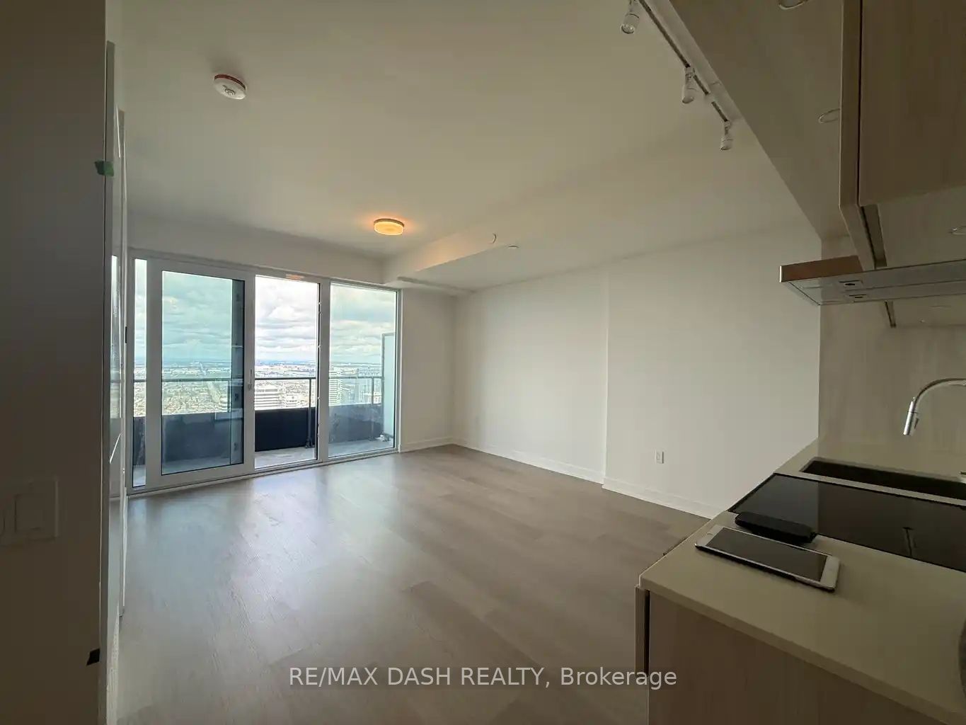 Unit 5604 - 448 Burnhamthorpe Road W, Mississauga 3