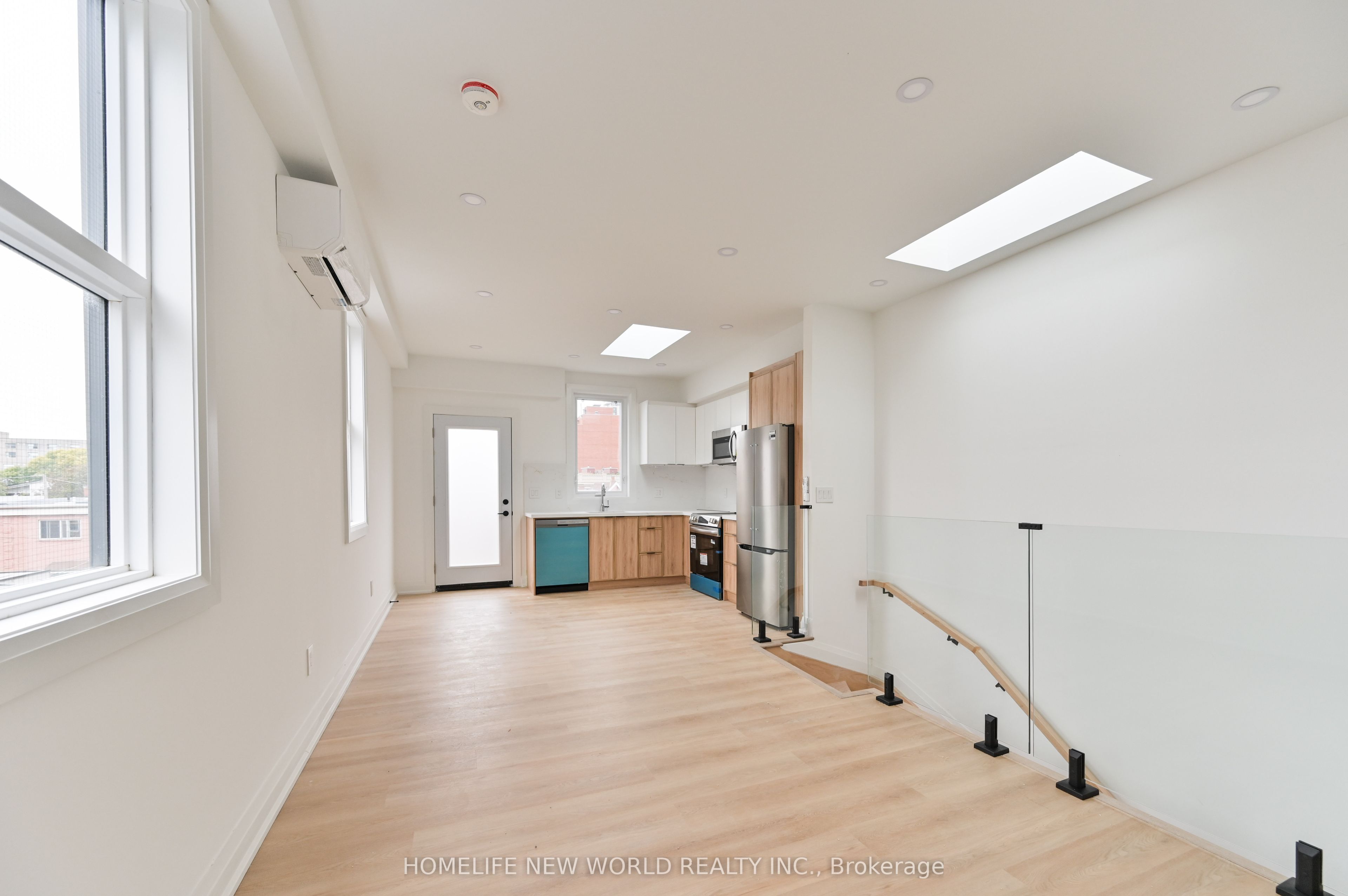 Unit Upper - 228 Emerson Ave Avenue, Toronto 5