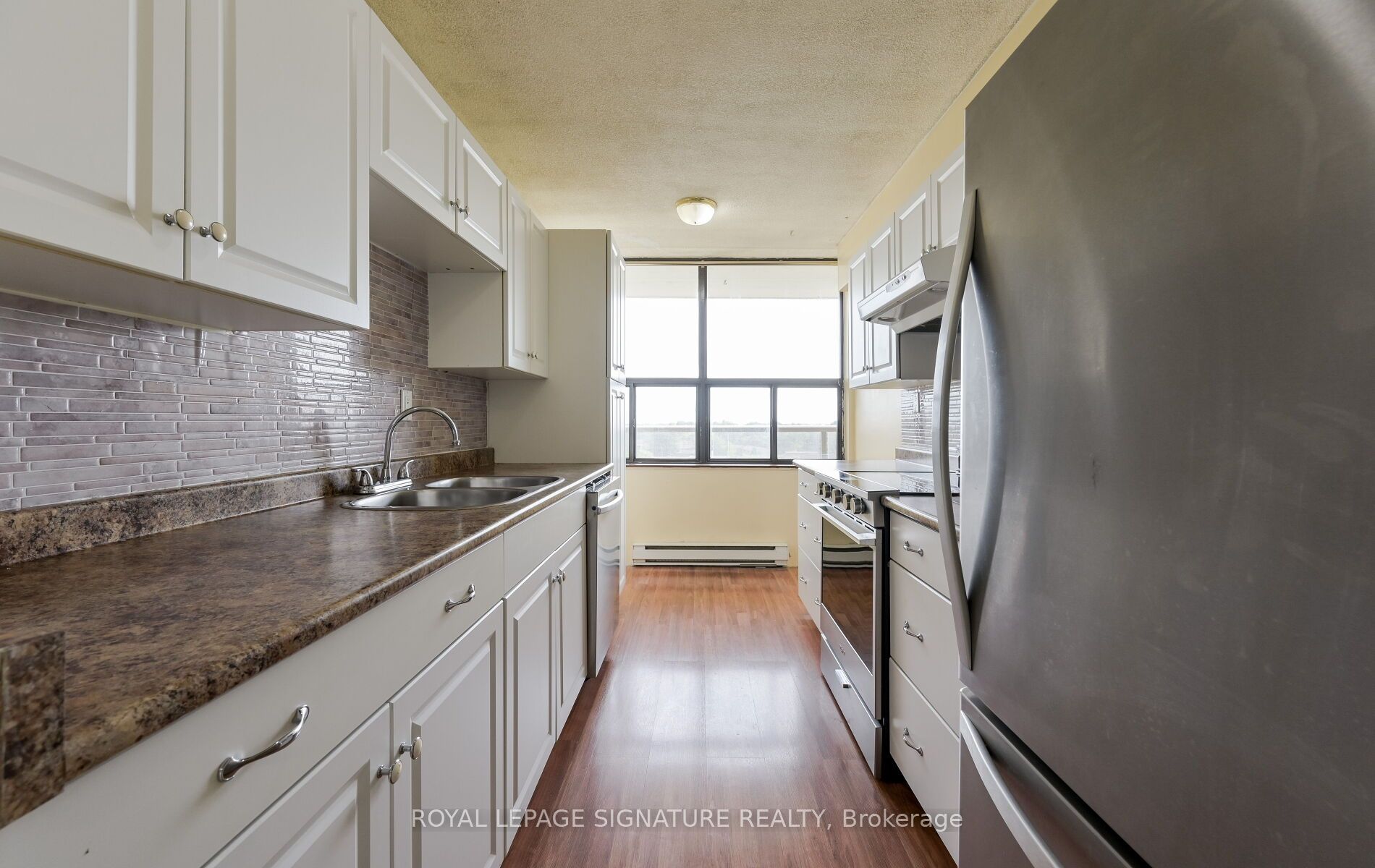 Unit 801 - 4 Kings Cross Road, Brampton 4