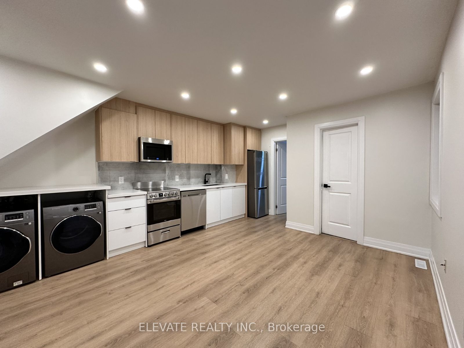 38 Lightbourn Avenue, Toronto 5
