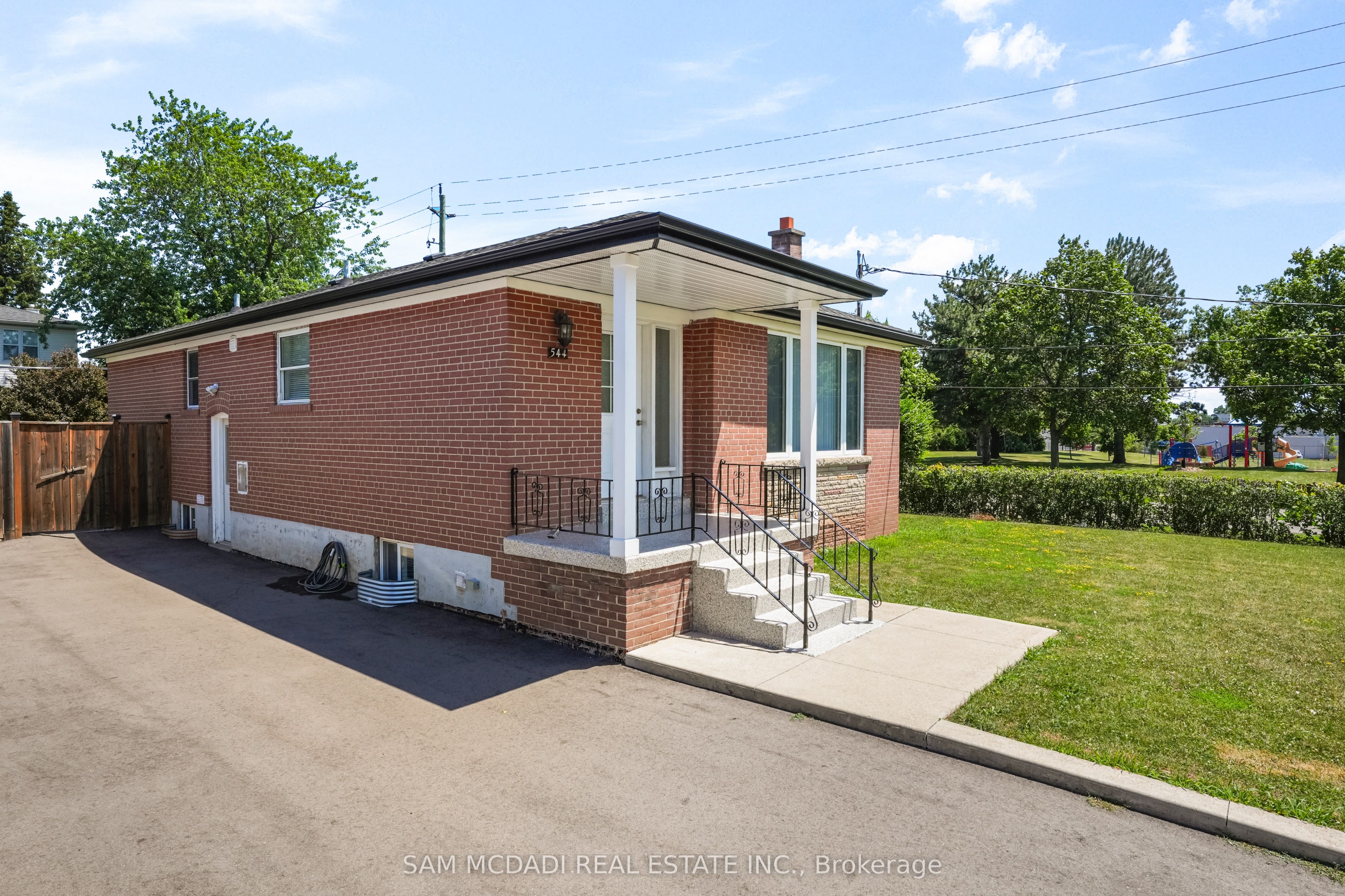 Unit Upper - 544 Sandmere Place, Oakville 5