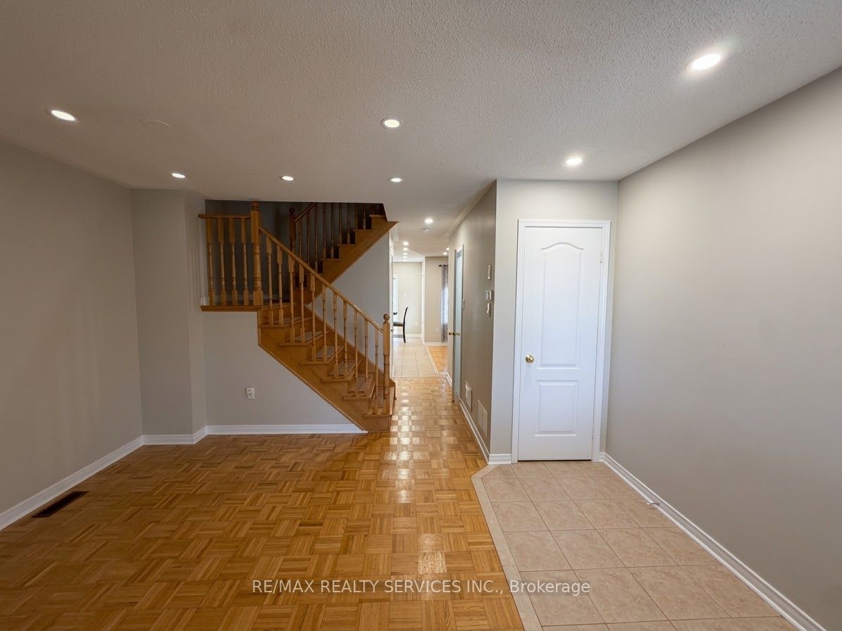 4 Butterchurn Road, Brampton 3