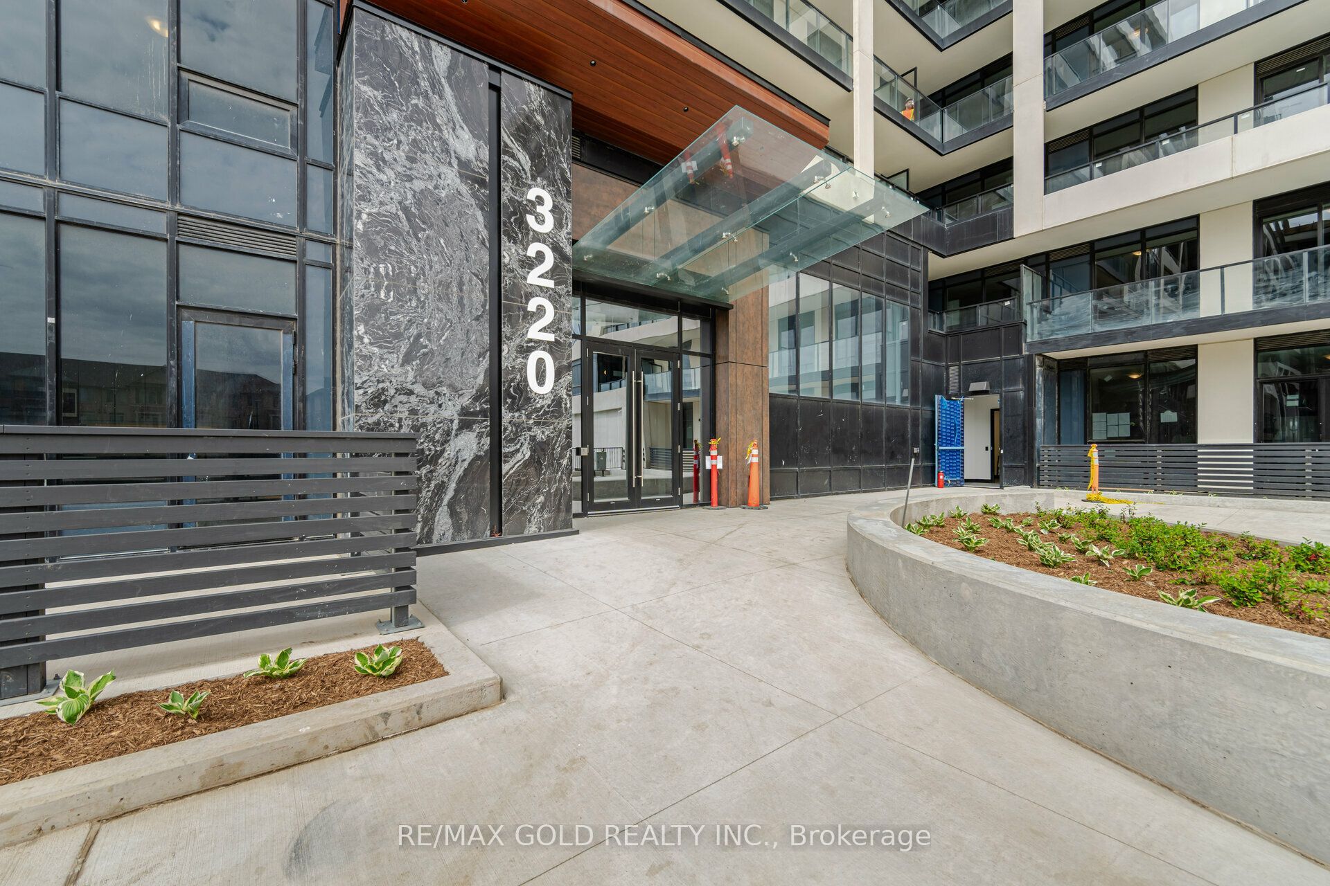 Unit 817 - 3220 William Coltson Avenue, Oakville 2