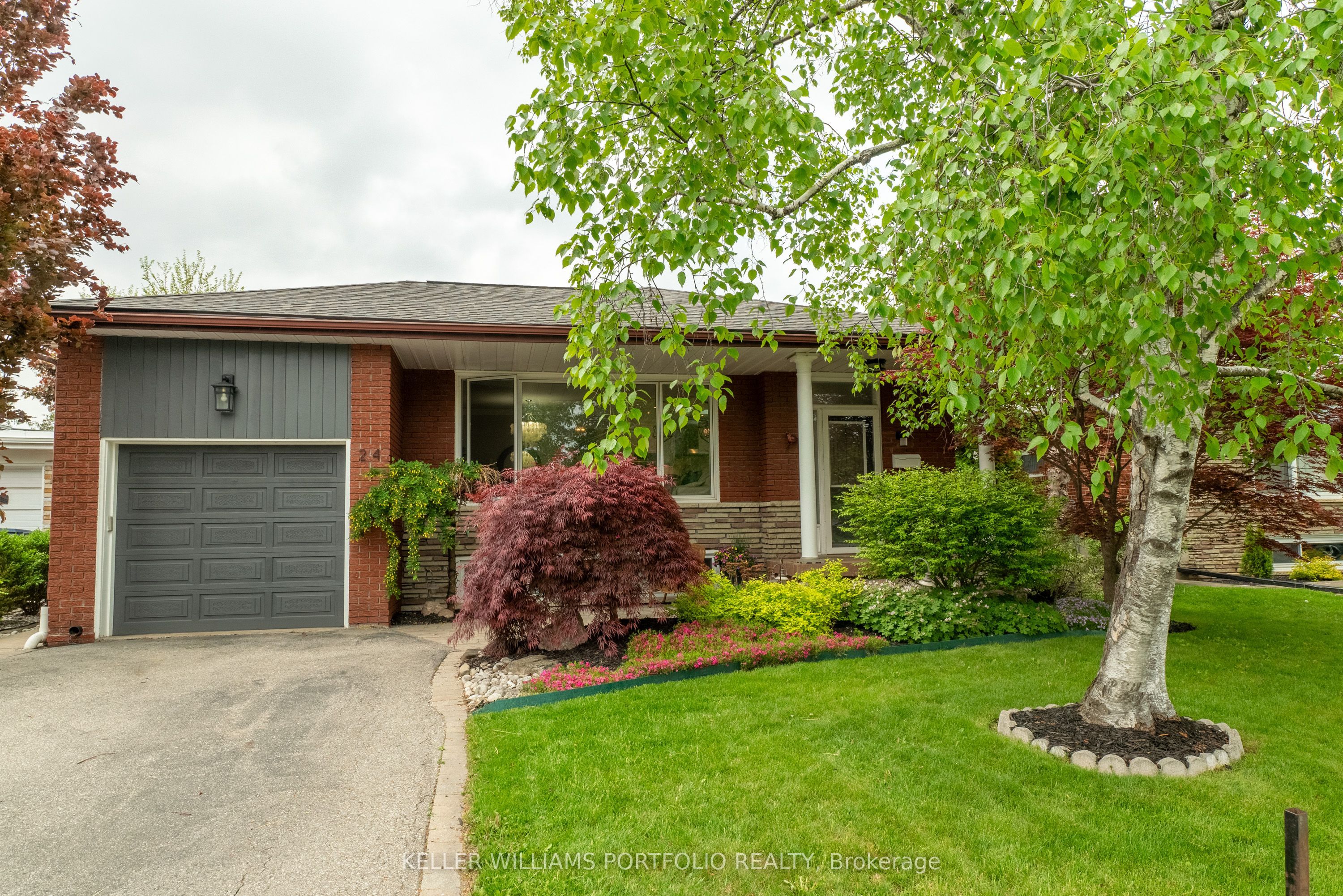24 Faversham Cres, Etobicoke, Ontario M9C3X4 Sold History HouseSigma
