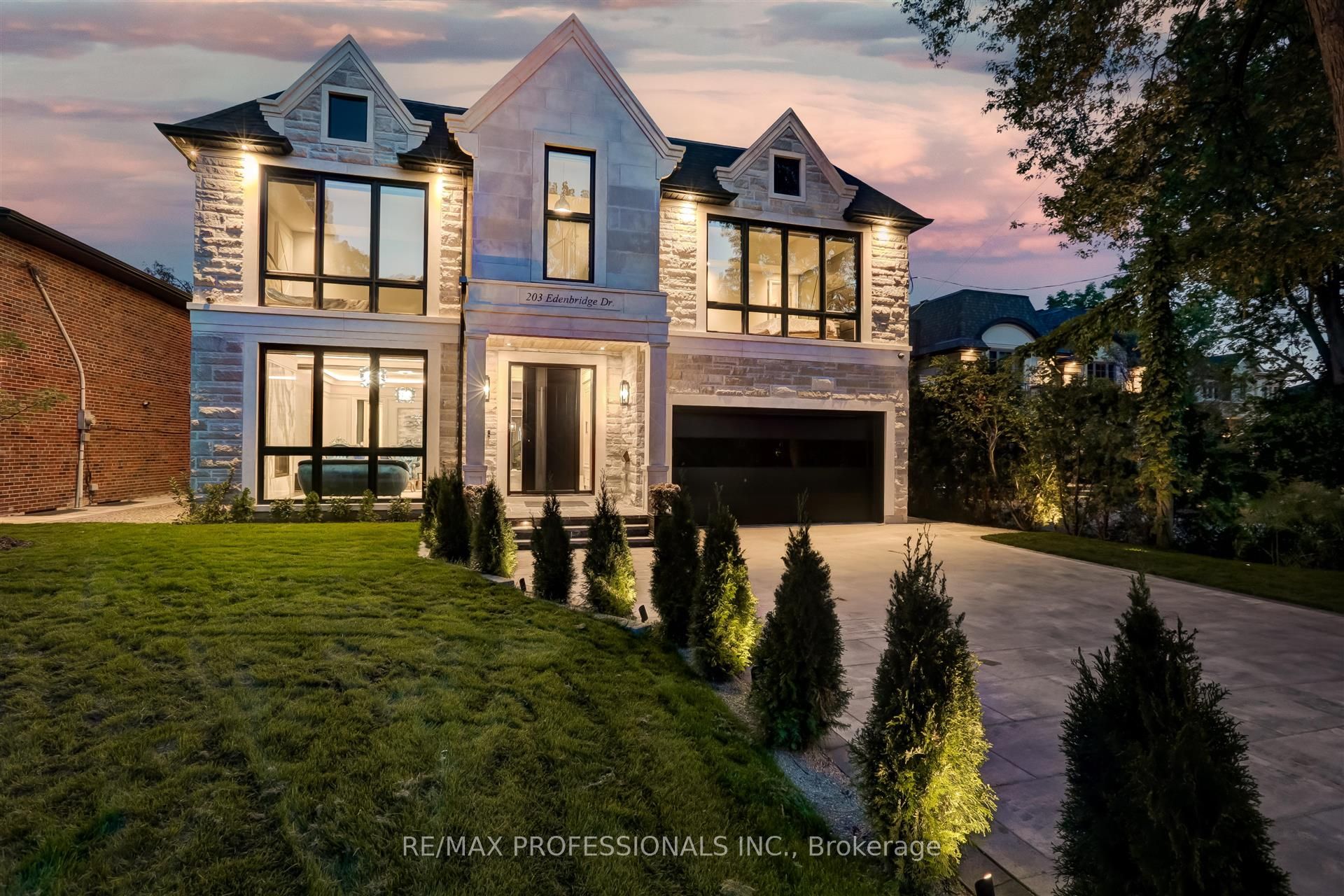 203 Edenbridge Dr, Etobicoke, Ontario M9A3G7 For Sale HouseSigma