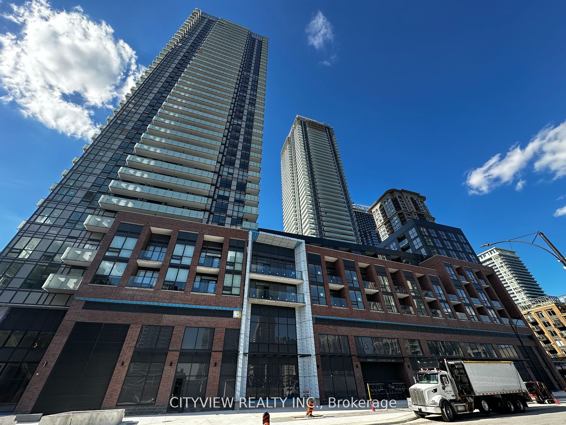 907 4130 Parkside Village Dr, Mississauga, Ontario L5B3M8 Listing