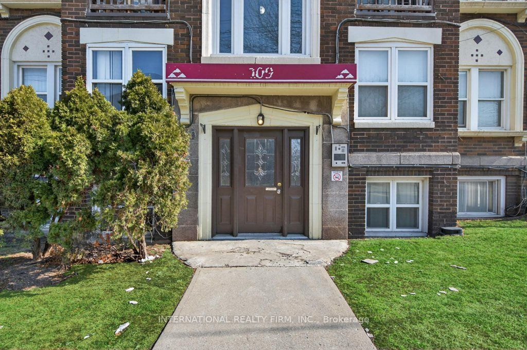 Unit 2 - 109 Balsam Avenue S, Hamilton 3