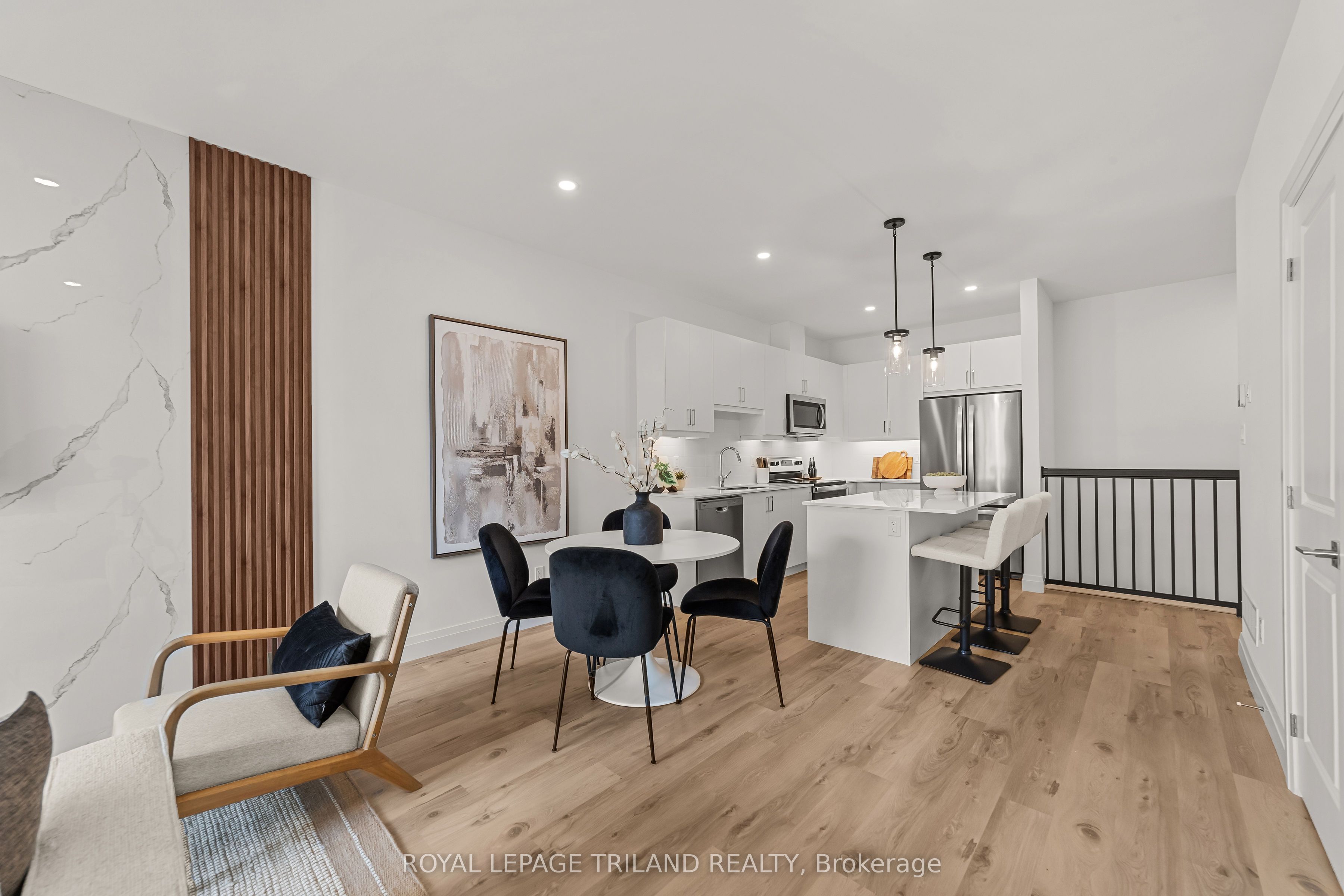 955 Catalpa Square, London 4