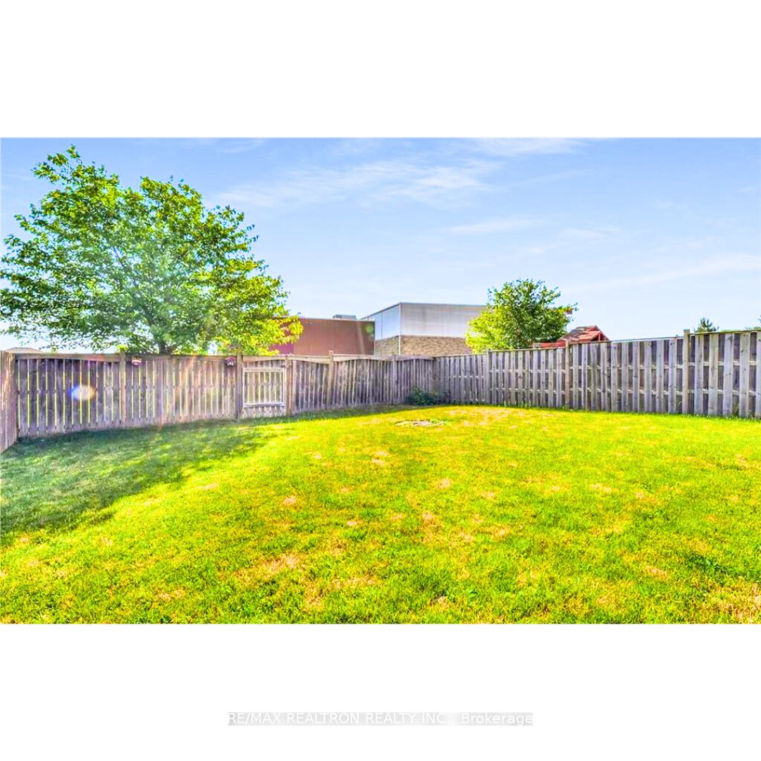 Unit Basement Apt - 2062 Cherrywood Trail, London 2