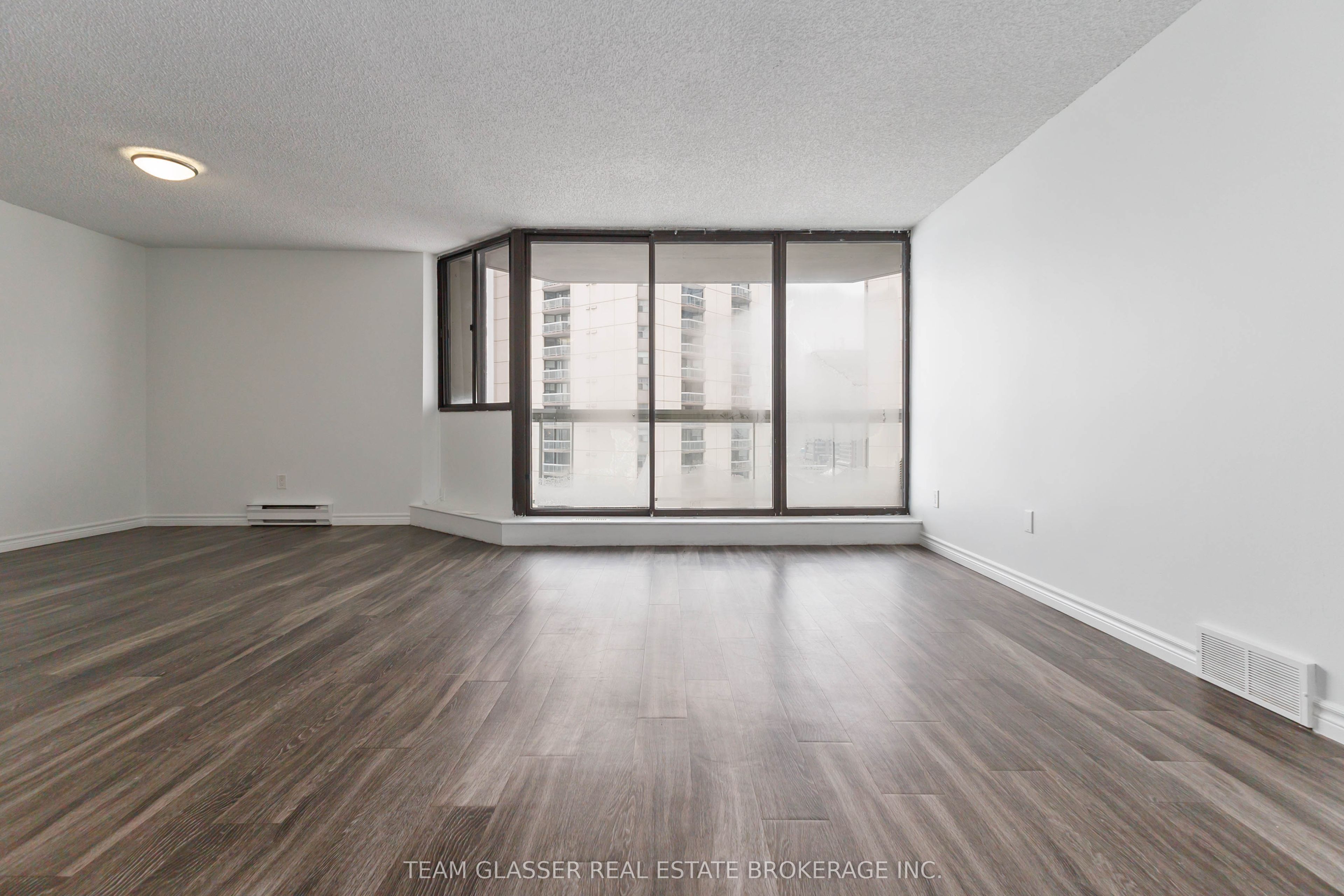 Unit 2106 - 340 Colborne Street, London 4