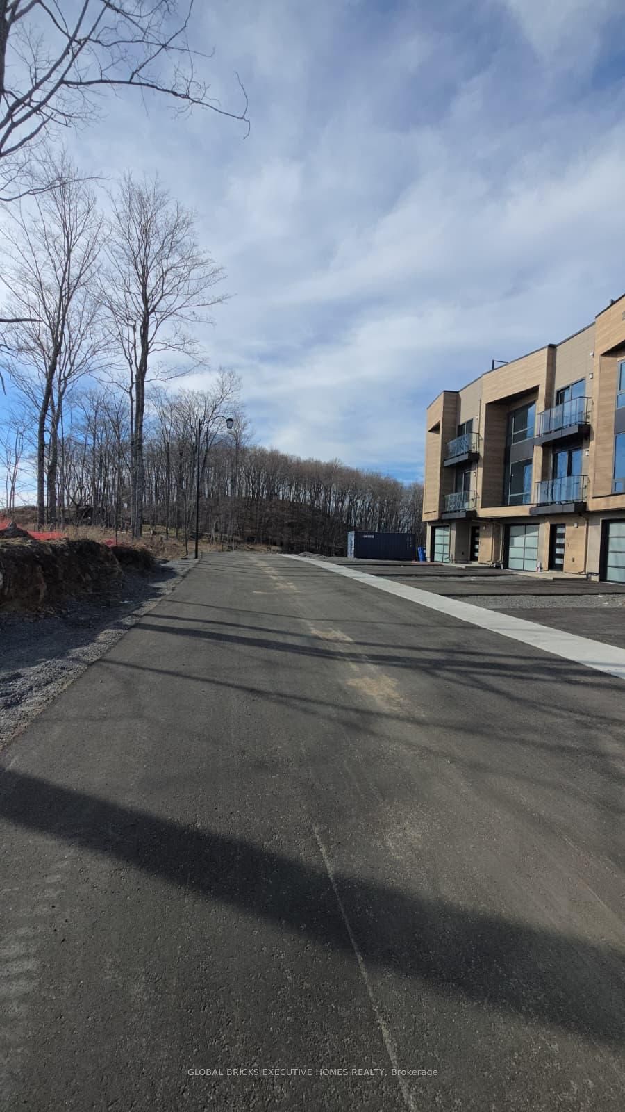 Unit 2 - 22 Chau ha Circle, Huntsville 2