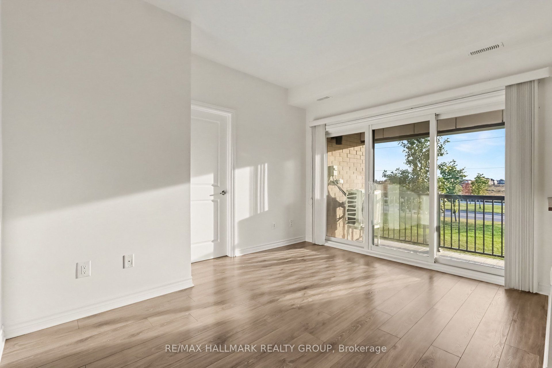 Unit K - 50 Jaguar Private, Stittsville-Goulbourn 3