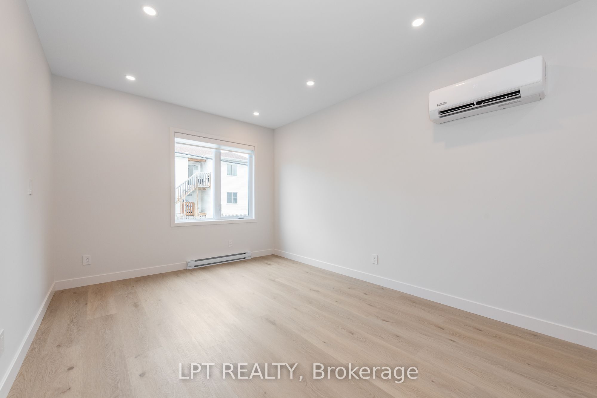 Unit 4 - 249 Columbus Avenue, Ottawa 4