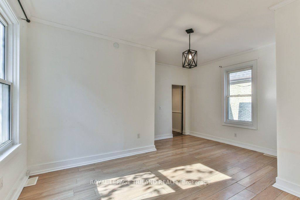 24 MOUNT PLEASANT Avenue, London 5