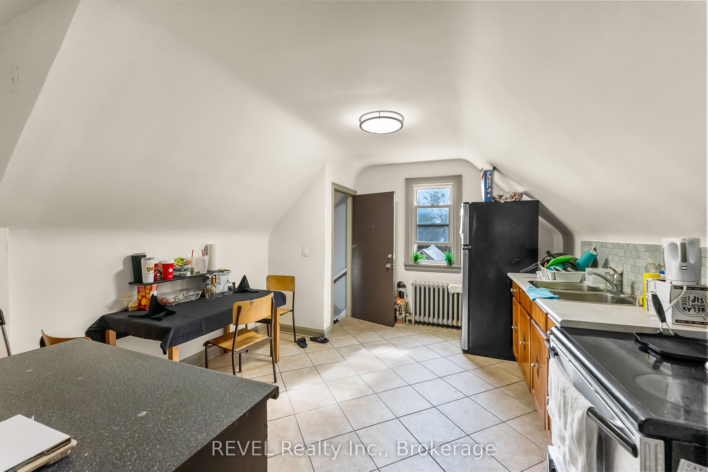 Unit upper - 28 Division Street, St. Catharines 3