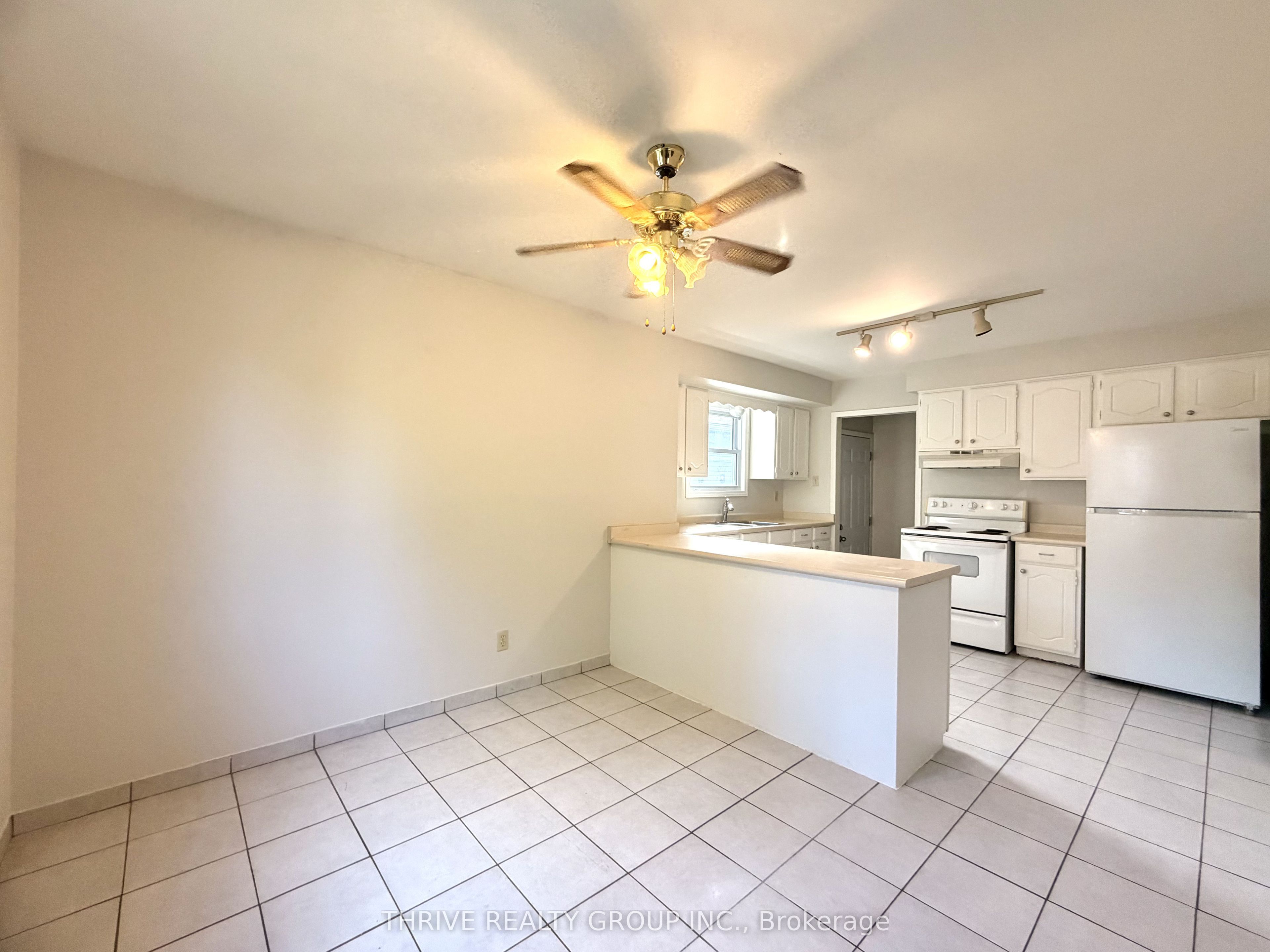 202 Muriel Crescent, London 4