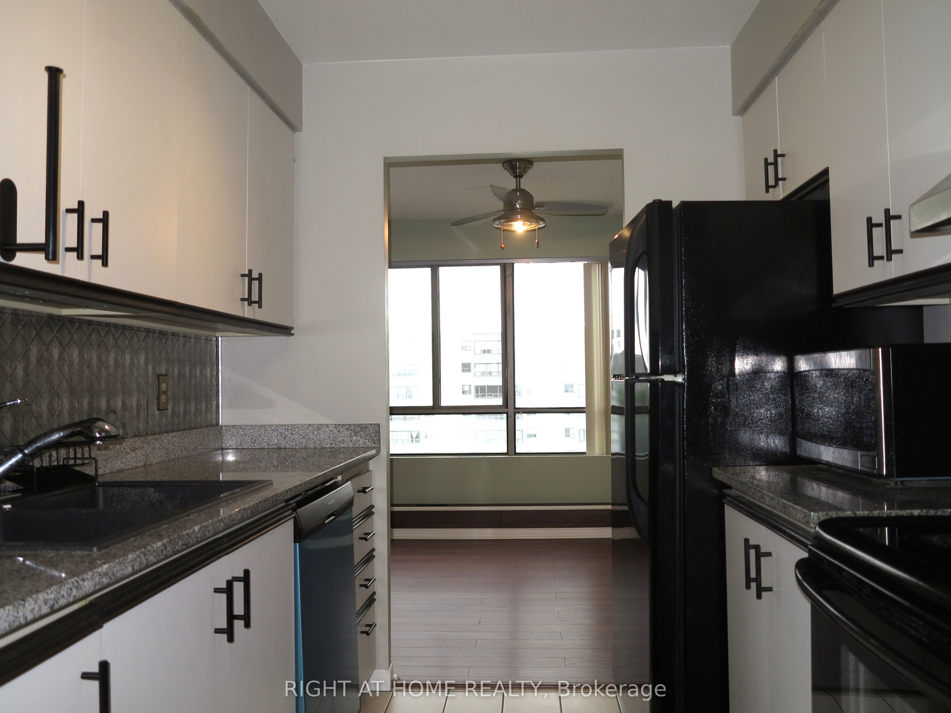 Unit 1011 - 570 Proudfoot Lane, London 4