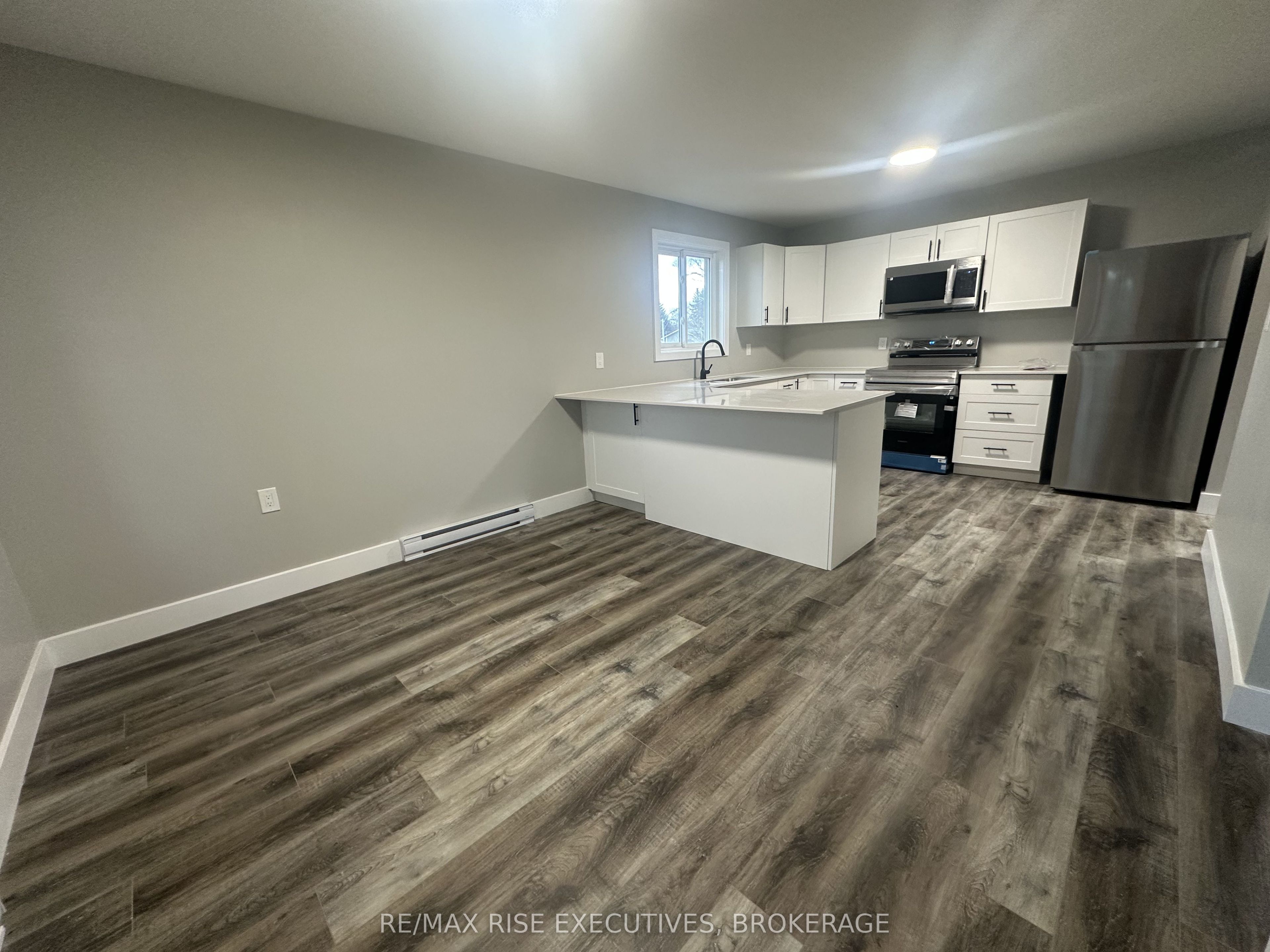 Unit 3 - 565 Emma Street, Gananoque 2