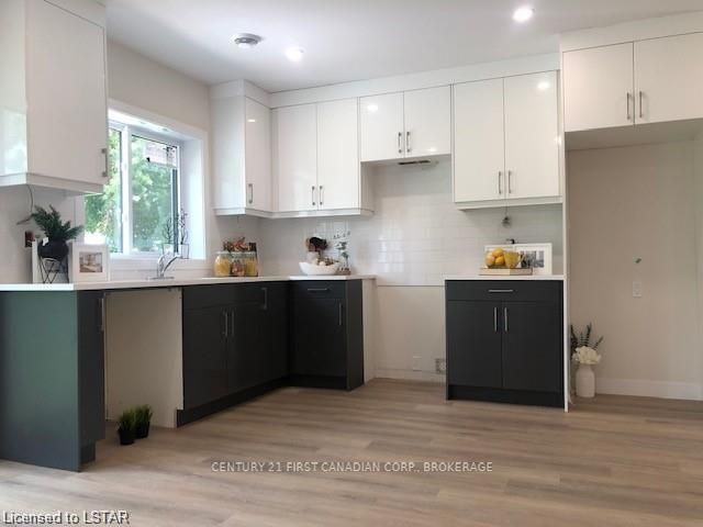 2388 BOSWELL Street, St. Clair 4