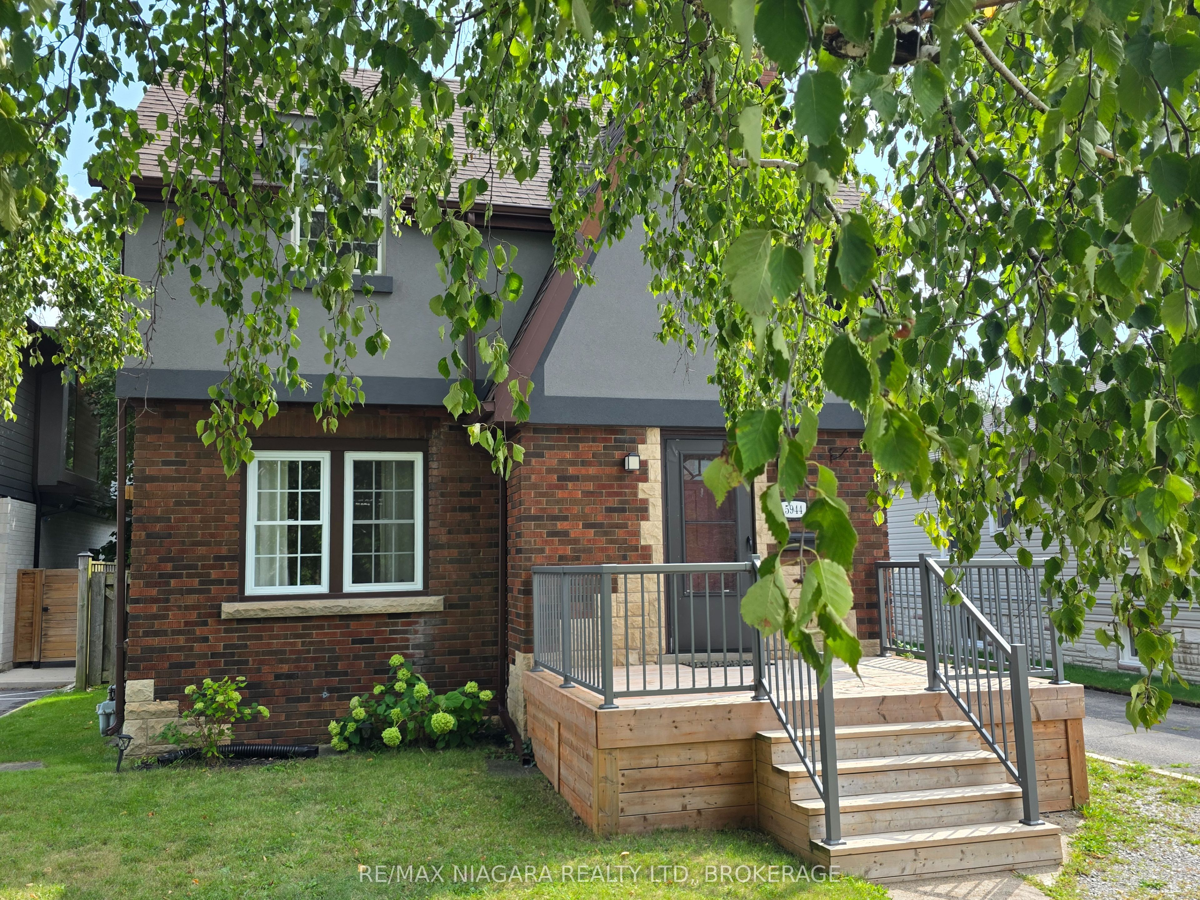 5944 Dorchester Road, Niagara Falls 2