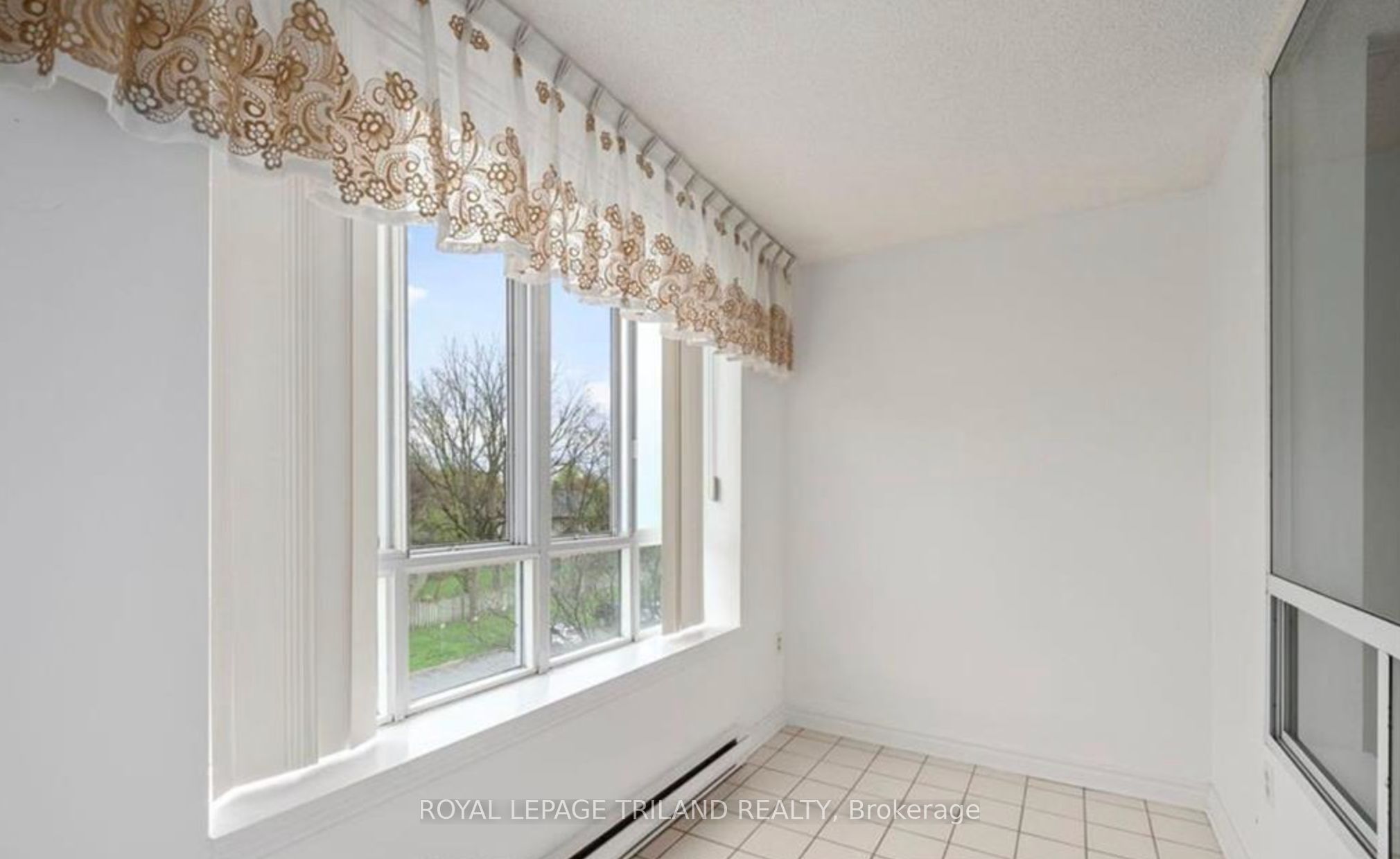 Unit 404 - 1510 Richmond Street, London 5