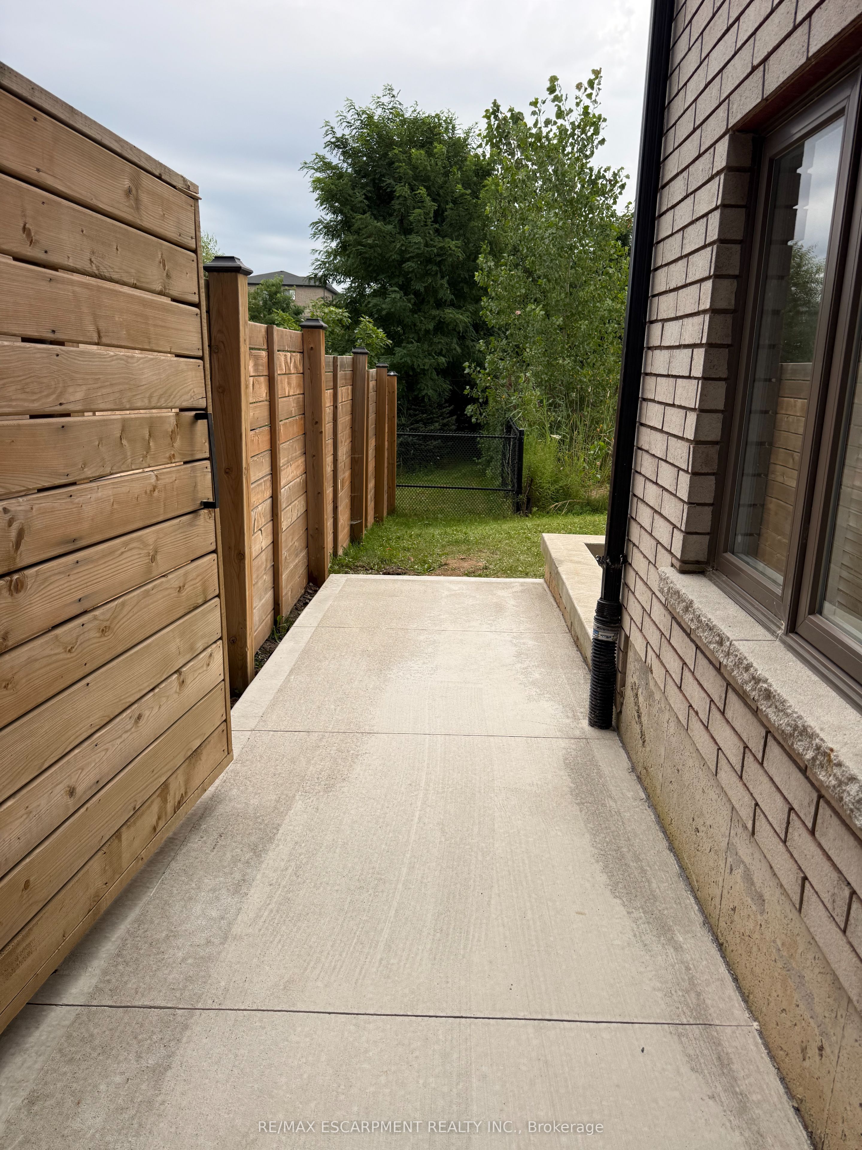 Unit LOWER - 27 DEERFIELD Lane, Ancaster 4