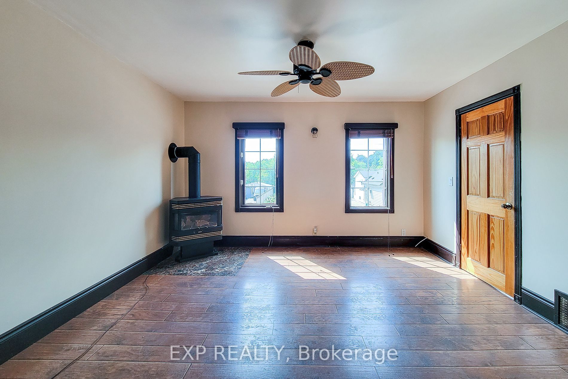 Unit Upper - 6133 Prospect Street, Niagara Falls 4