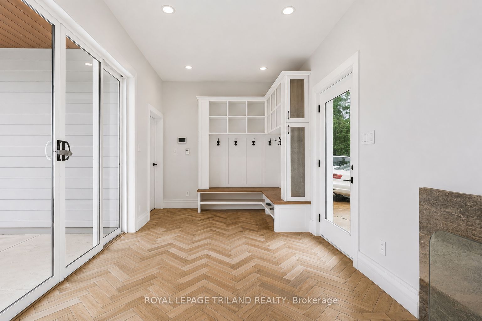 467 Commissioners Road E, London 2