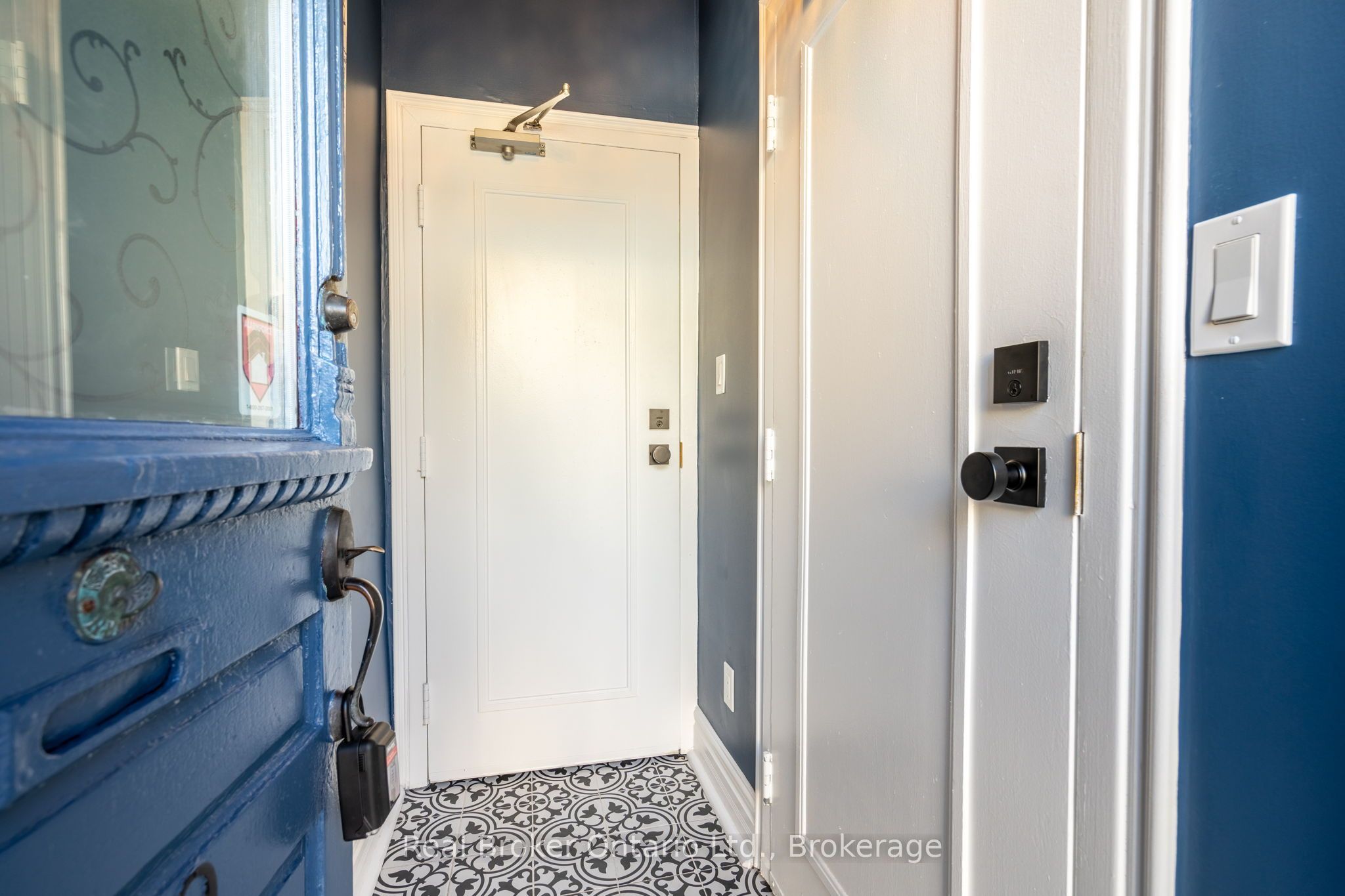 Unit 2 - 279 Main Street W, Hamilton 4