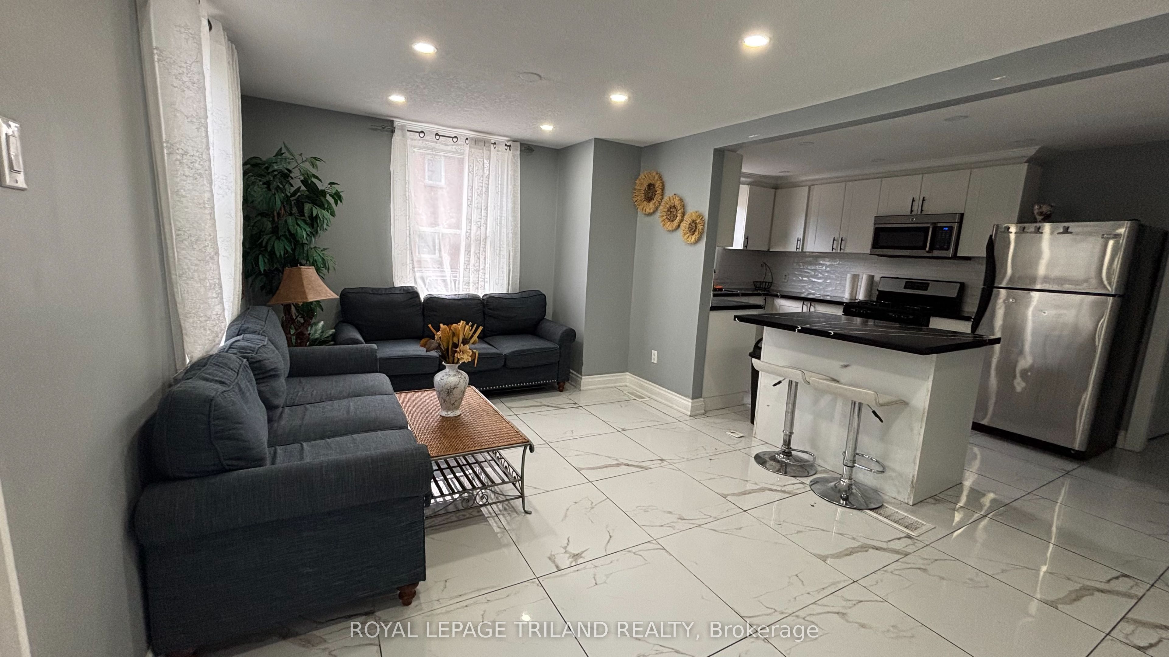 Unit Main - 332 Colborne Street, Central Elgin 2