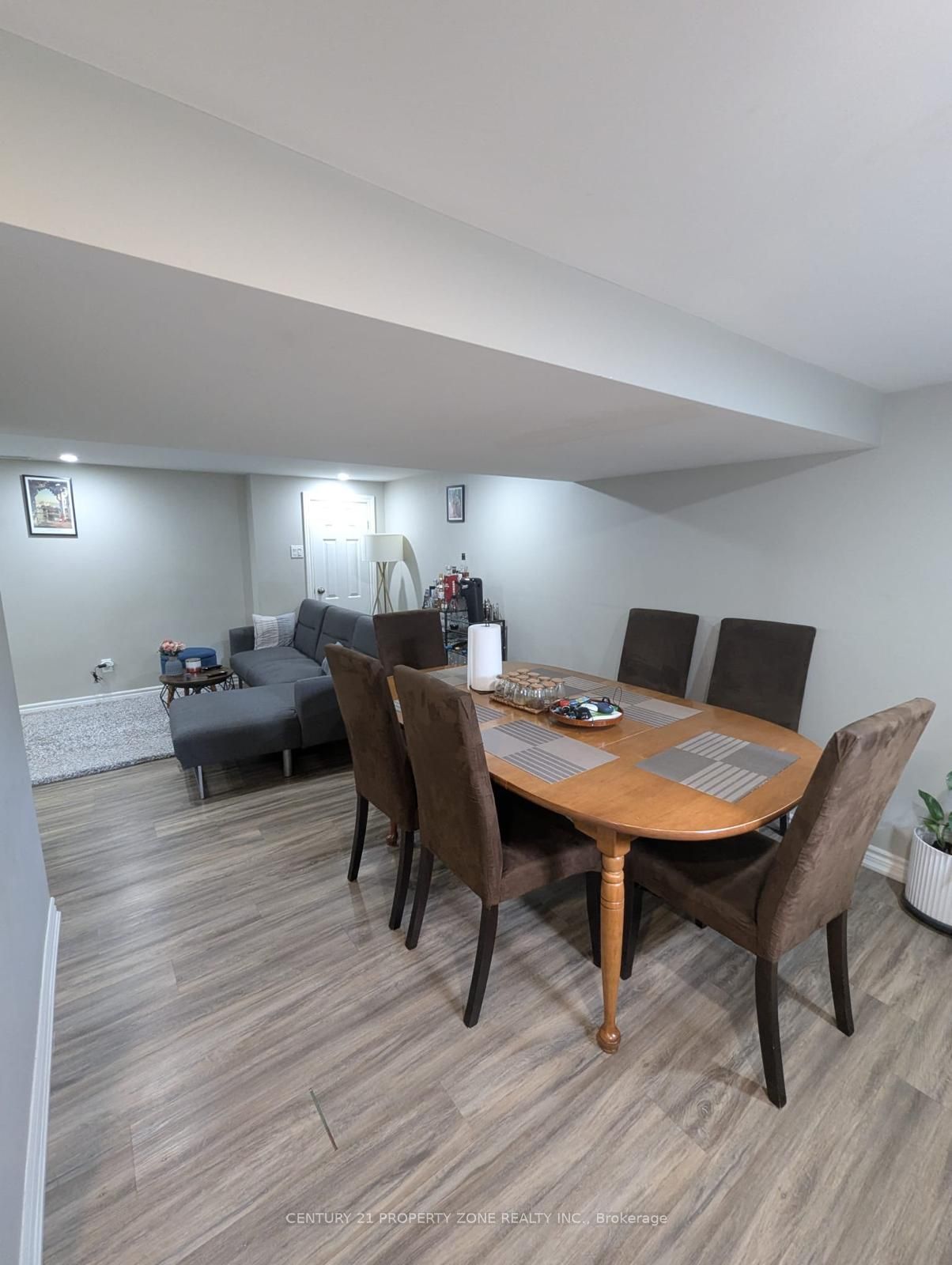 561 Mohawk Road W, Hamilton 3
