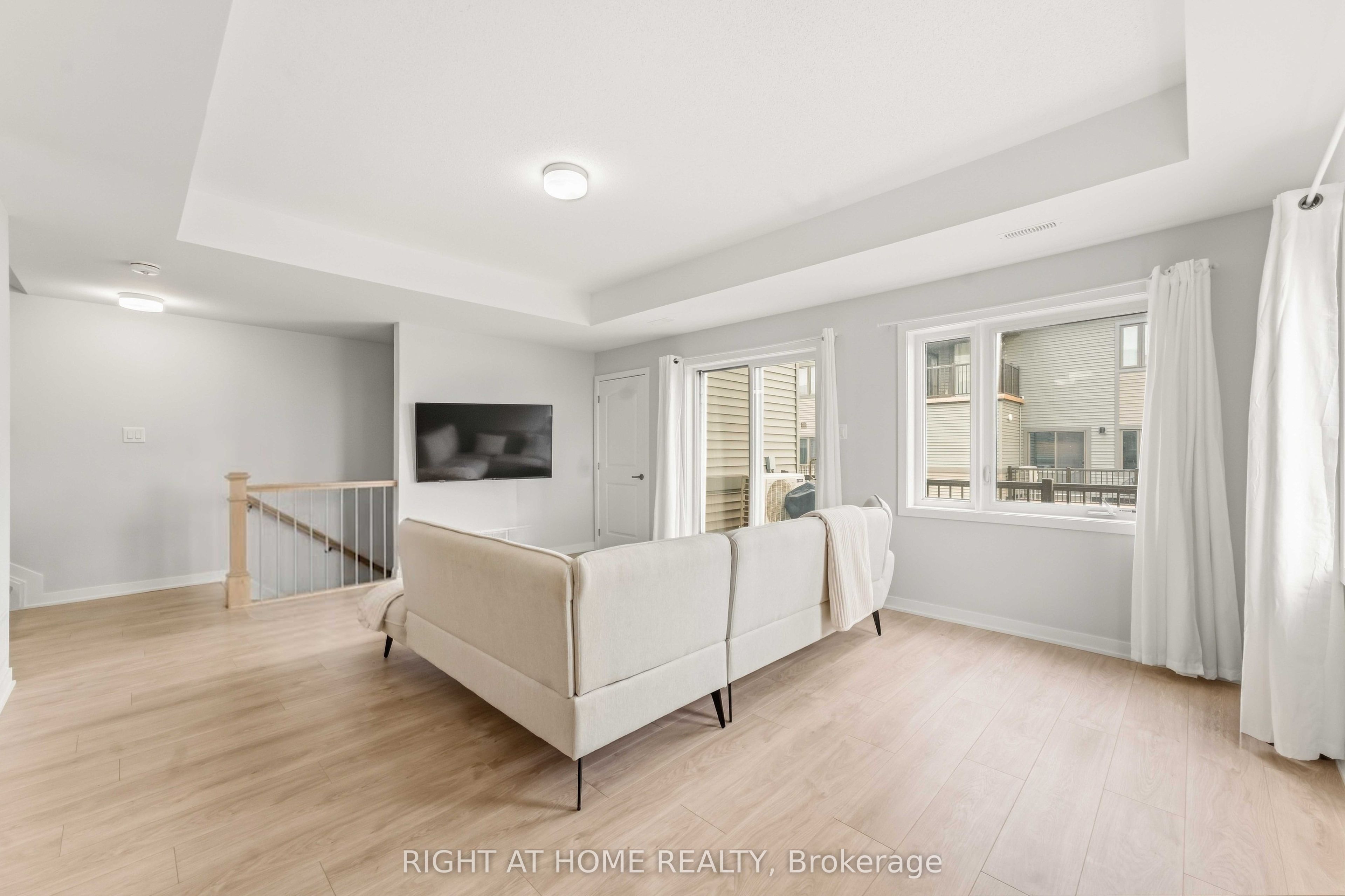 206 Parnian Private, Nepean 4