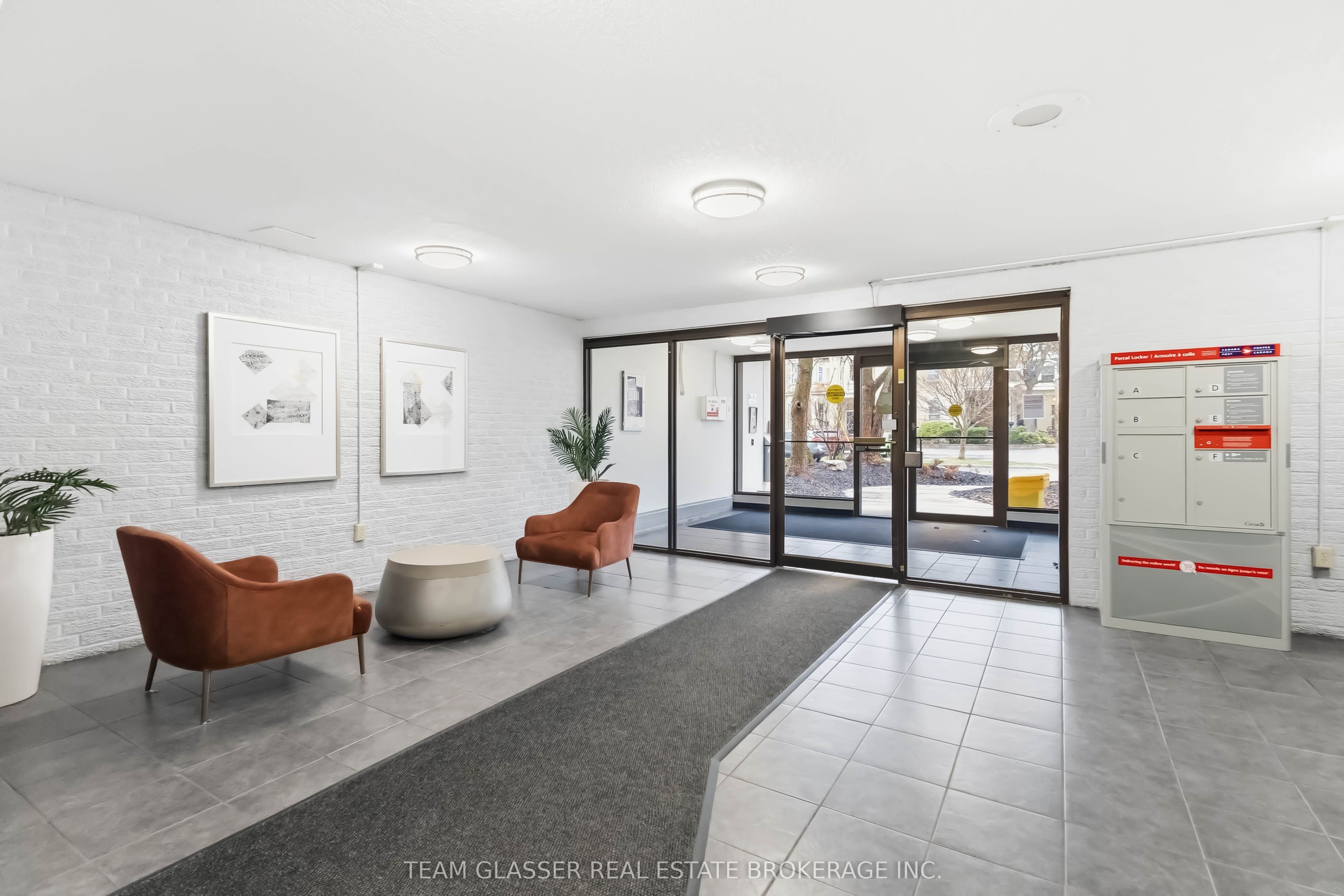 Unit 802 - 498 Queens Avenue, London 2