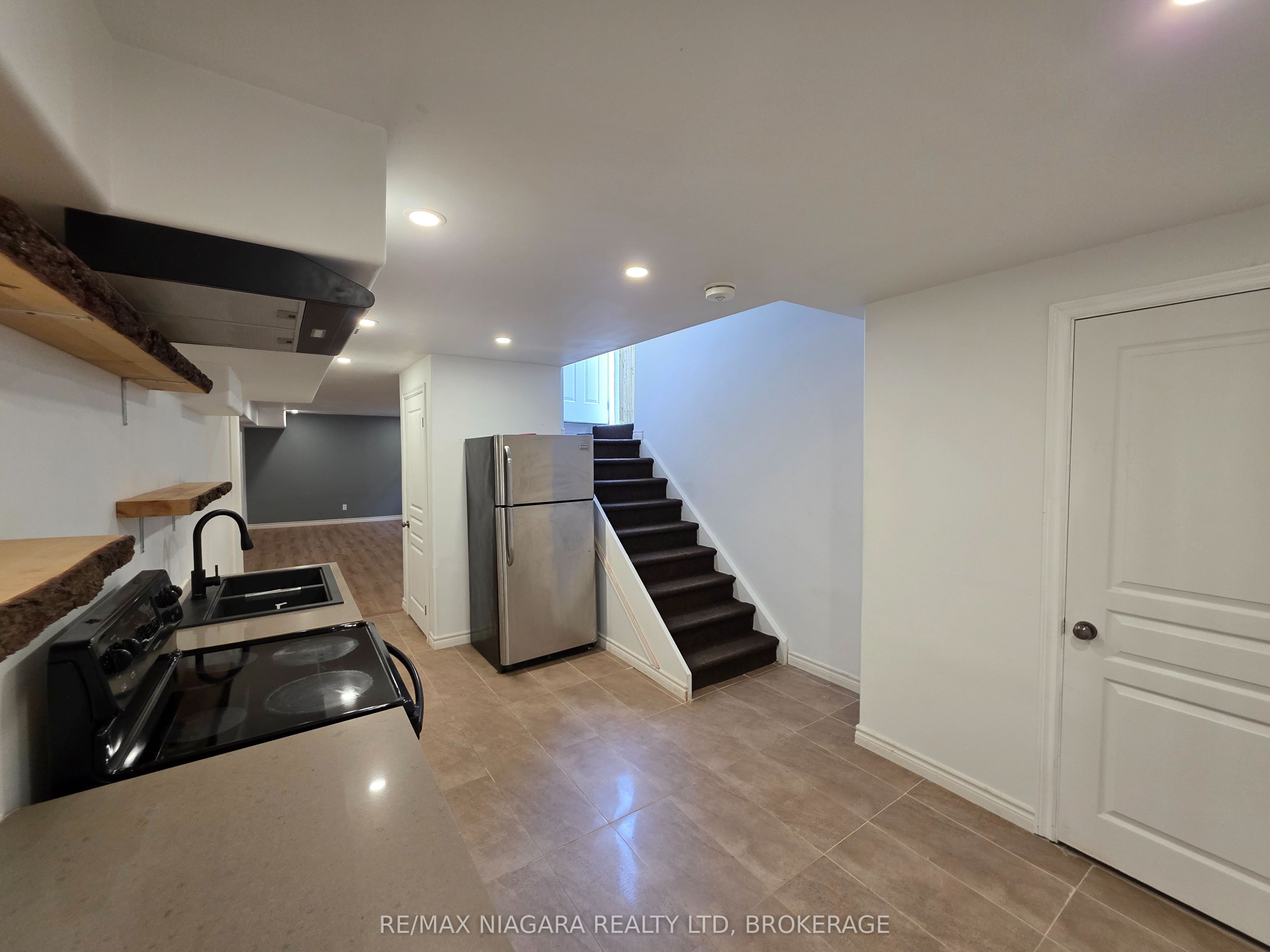 Unit Lower Level - 8383 Heikoop Crescent, Niagara Falls 4