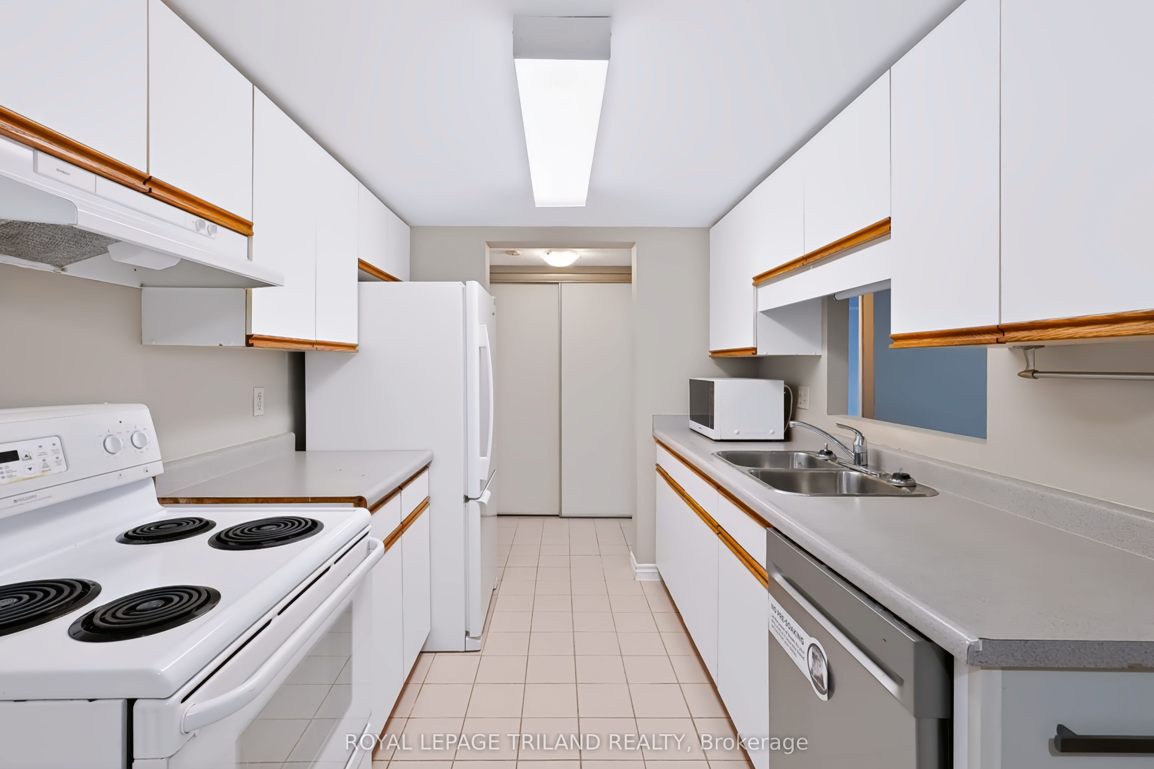 Unit 307 - 1510 Richmond Street, London 3