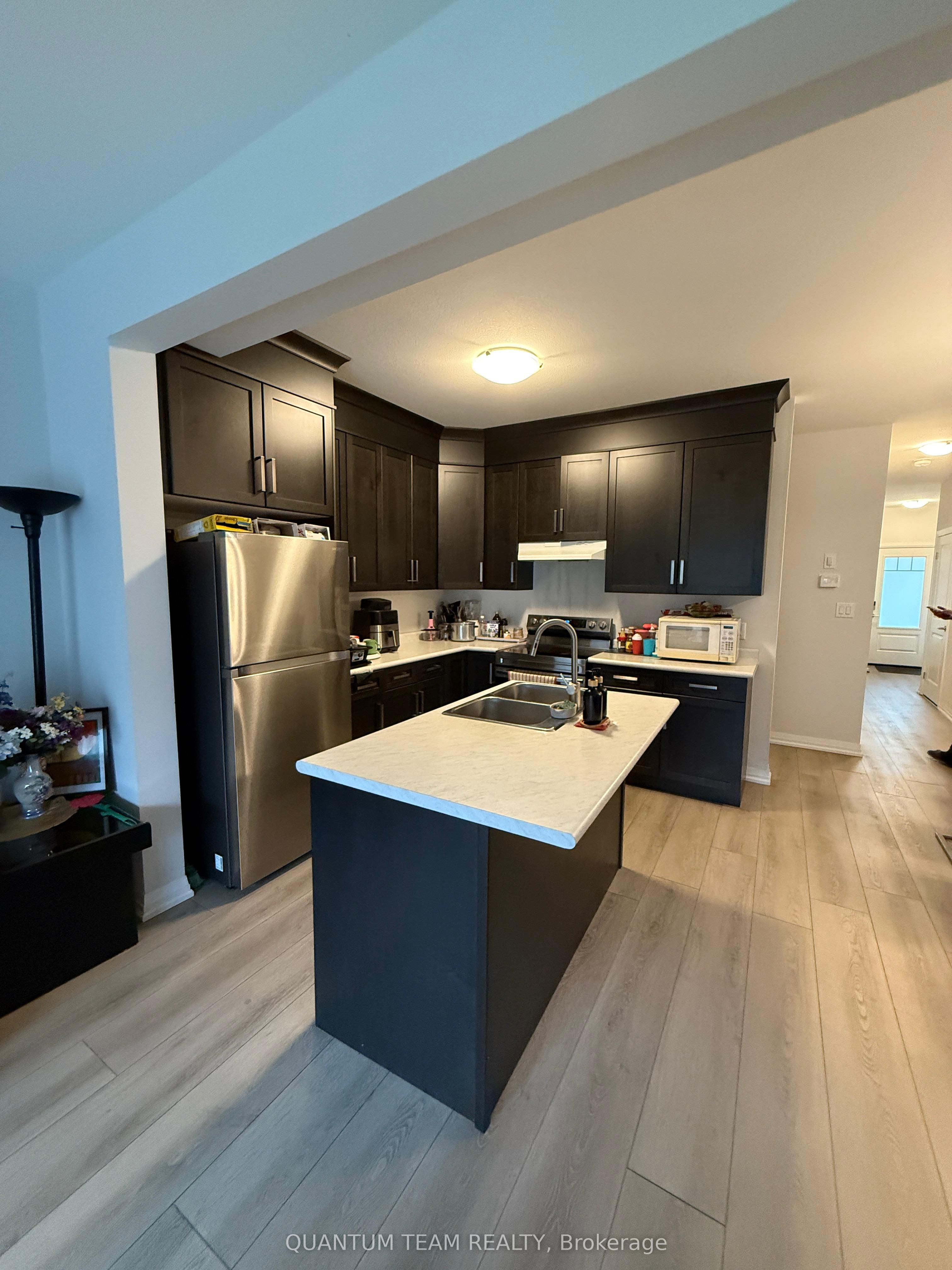 Unit upper - 9345 White Oak Avenue, Niagara Falls 5