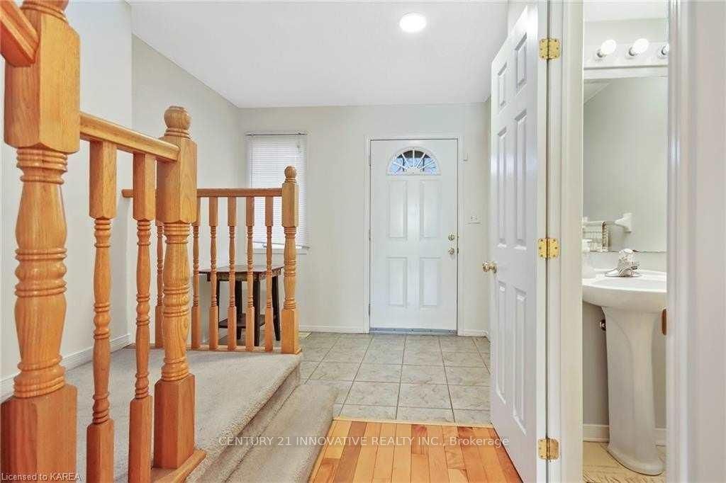 458 Freeman Crescent E, Kingston 3