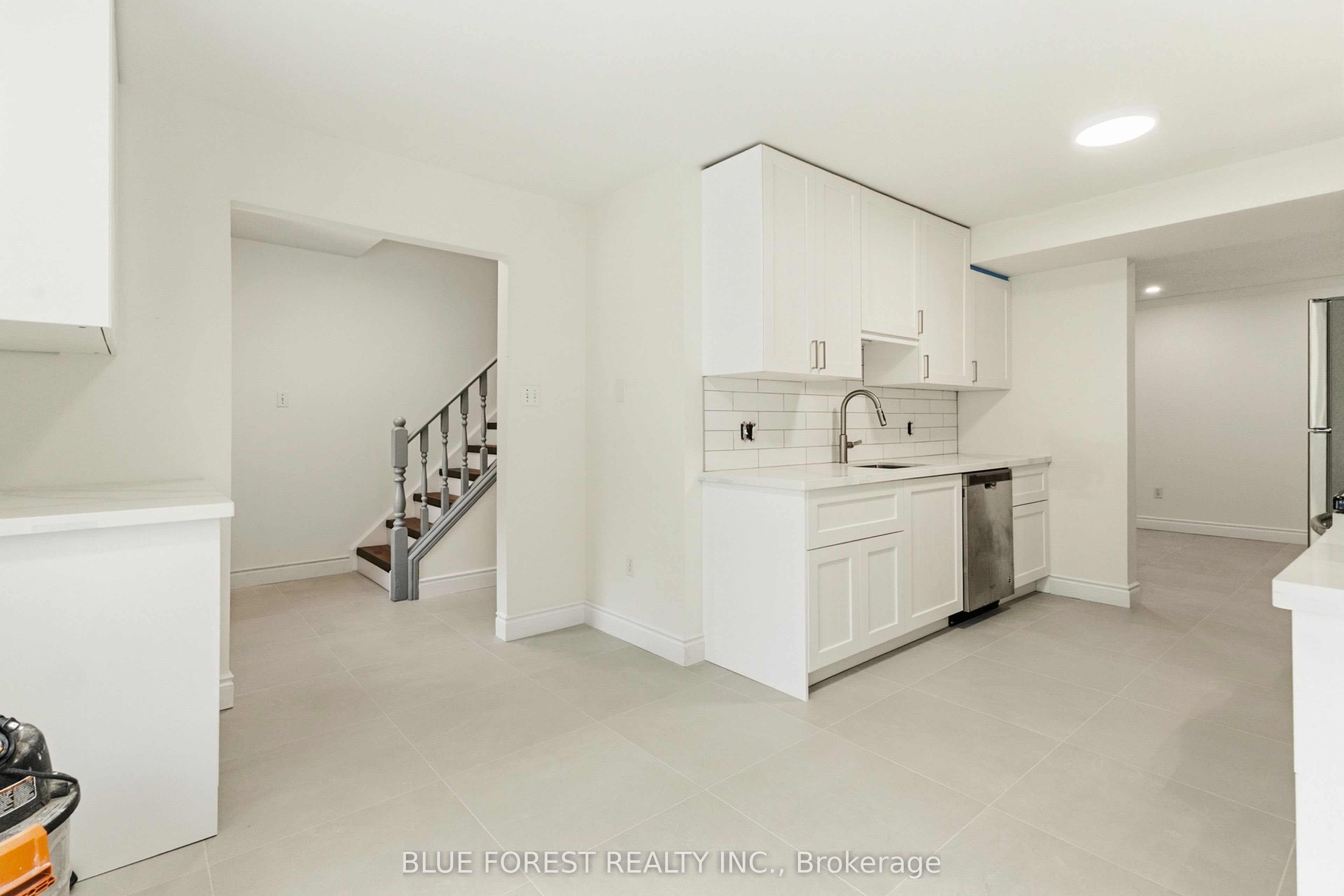 Unit 42 - 70 Chapman Court, London 5