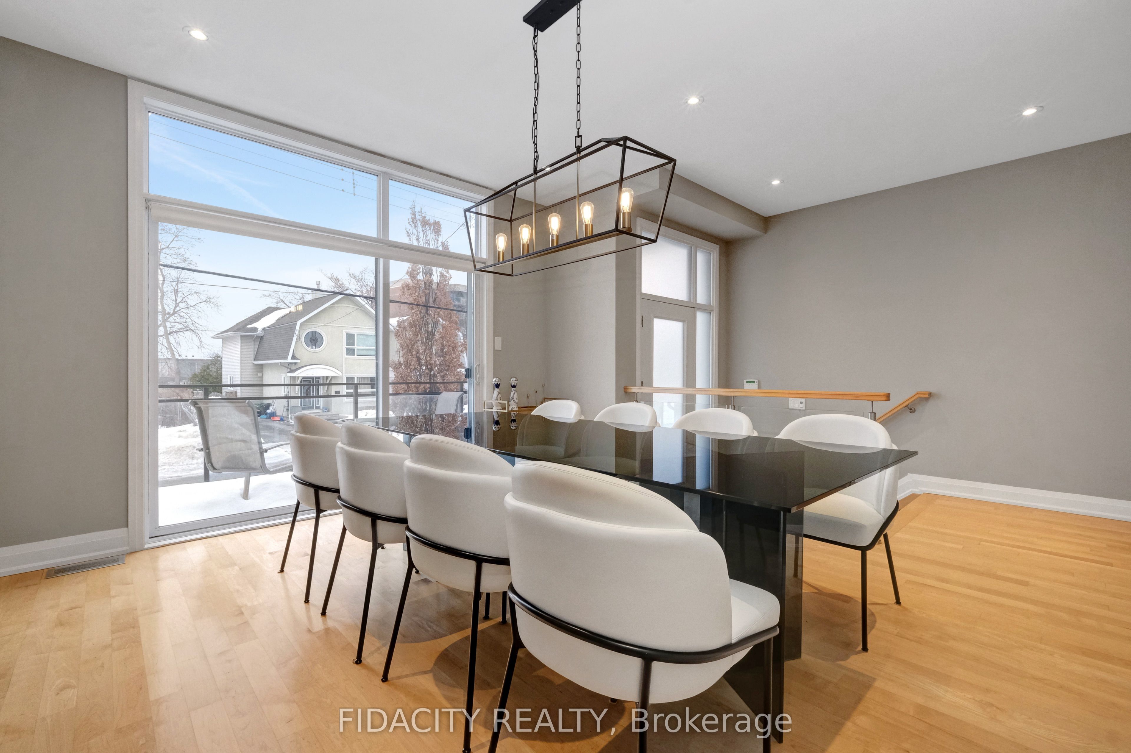376C Wilmont Avenue, Ottawa 4