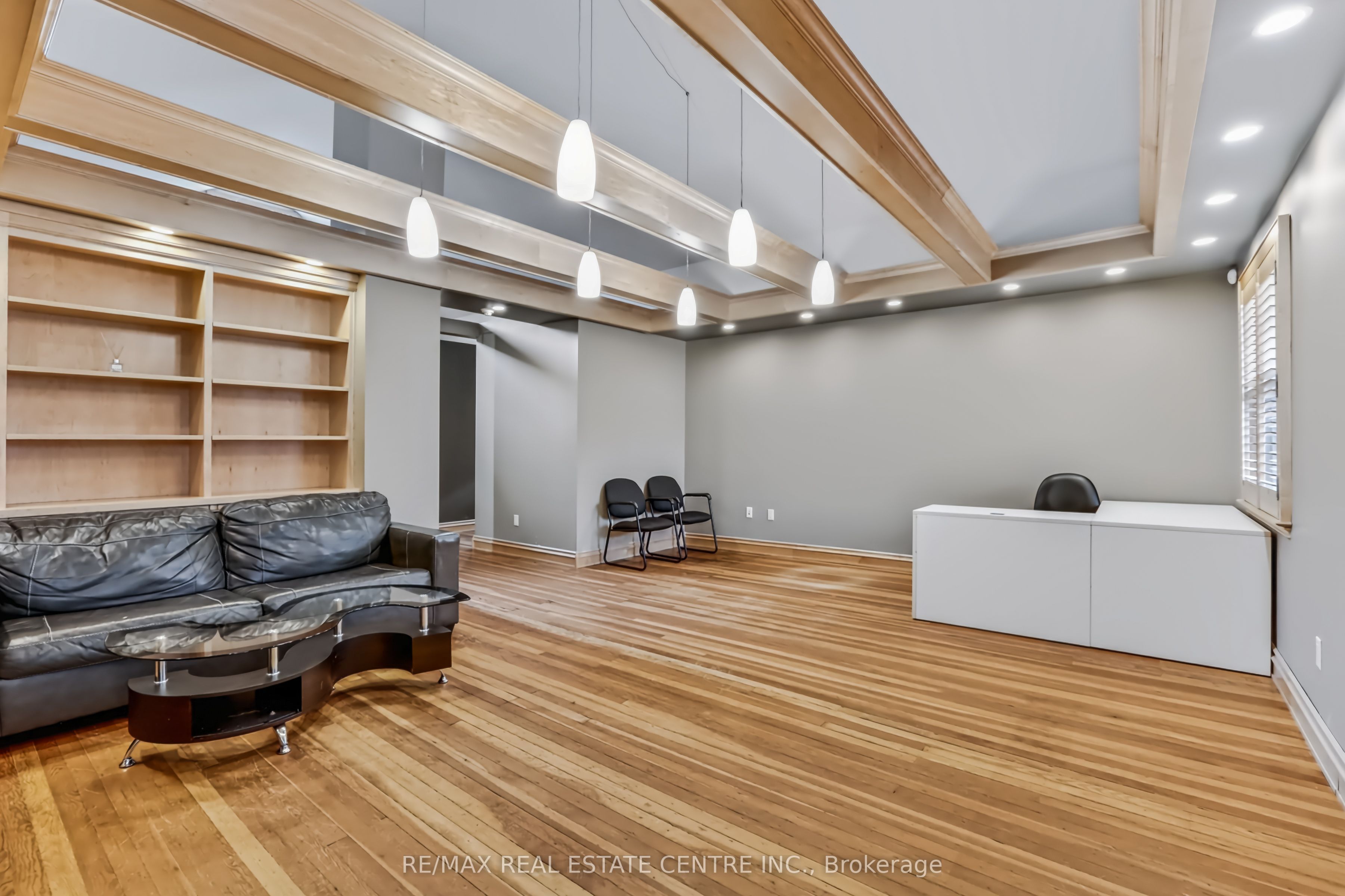 900 Adelaide Street N, London 4