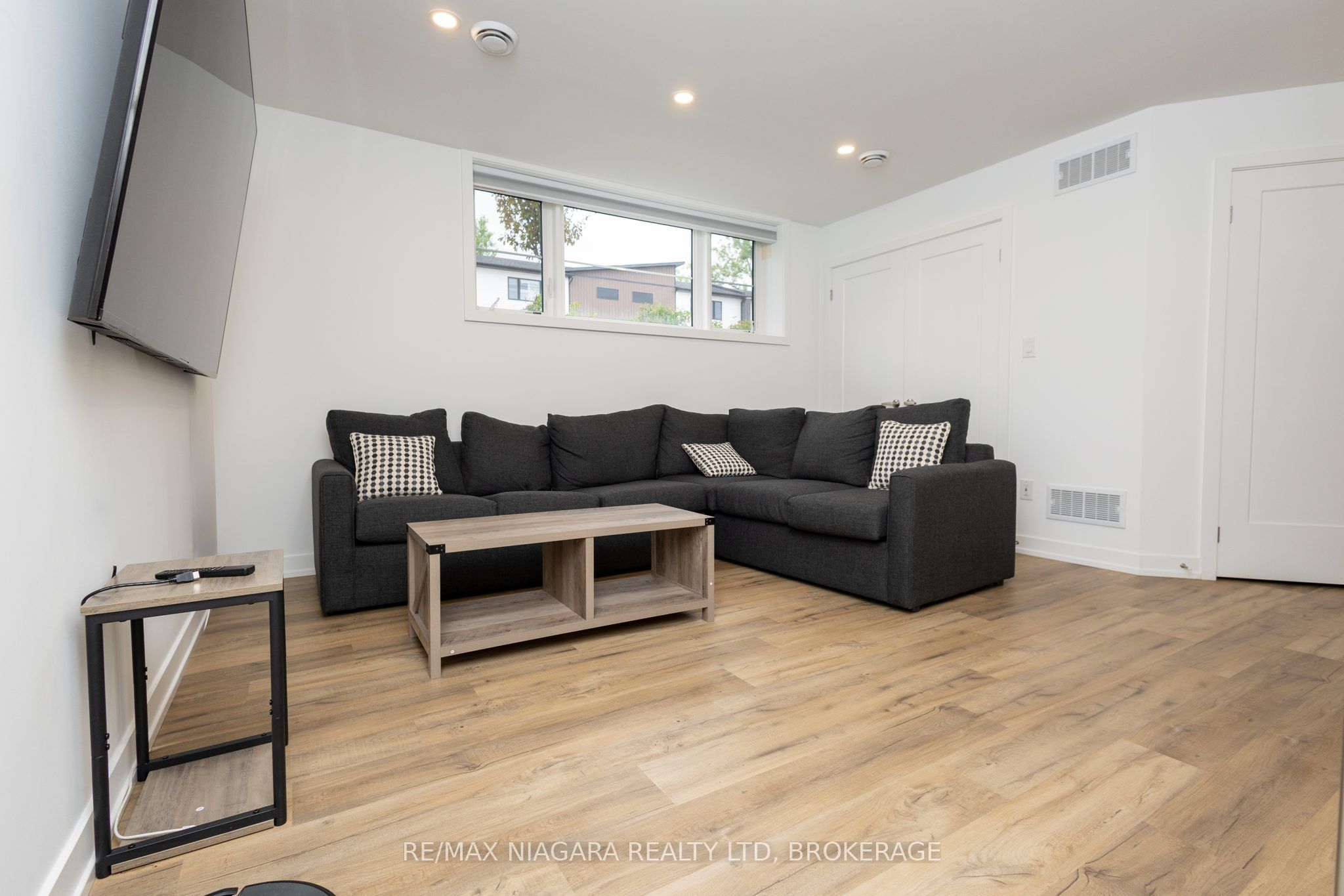 4263 Fourth Avenue, Niagara Falls 5